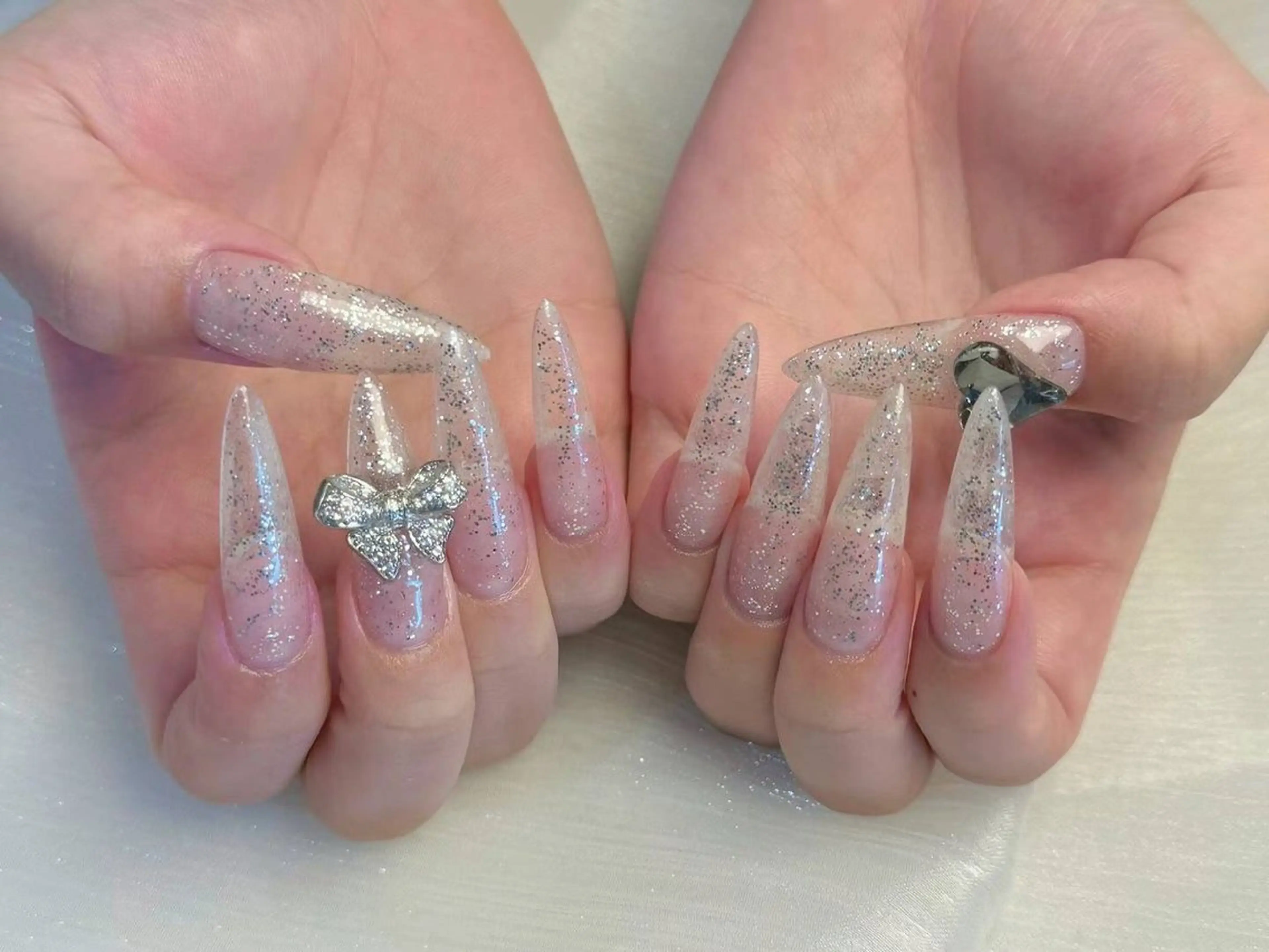 ネイル アートネイル フラワーネイル フットネイル ジェルネイル ラメ(グリッター) Babarla　Nail　Salon所属・babarla Nailのネイルデザイン