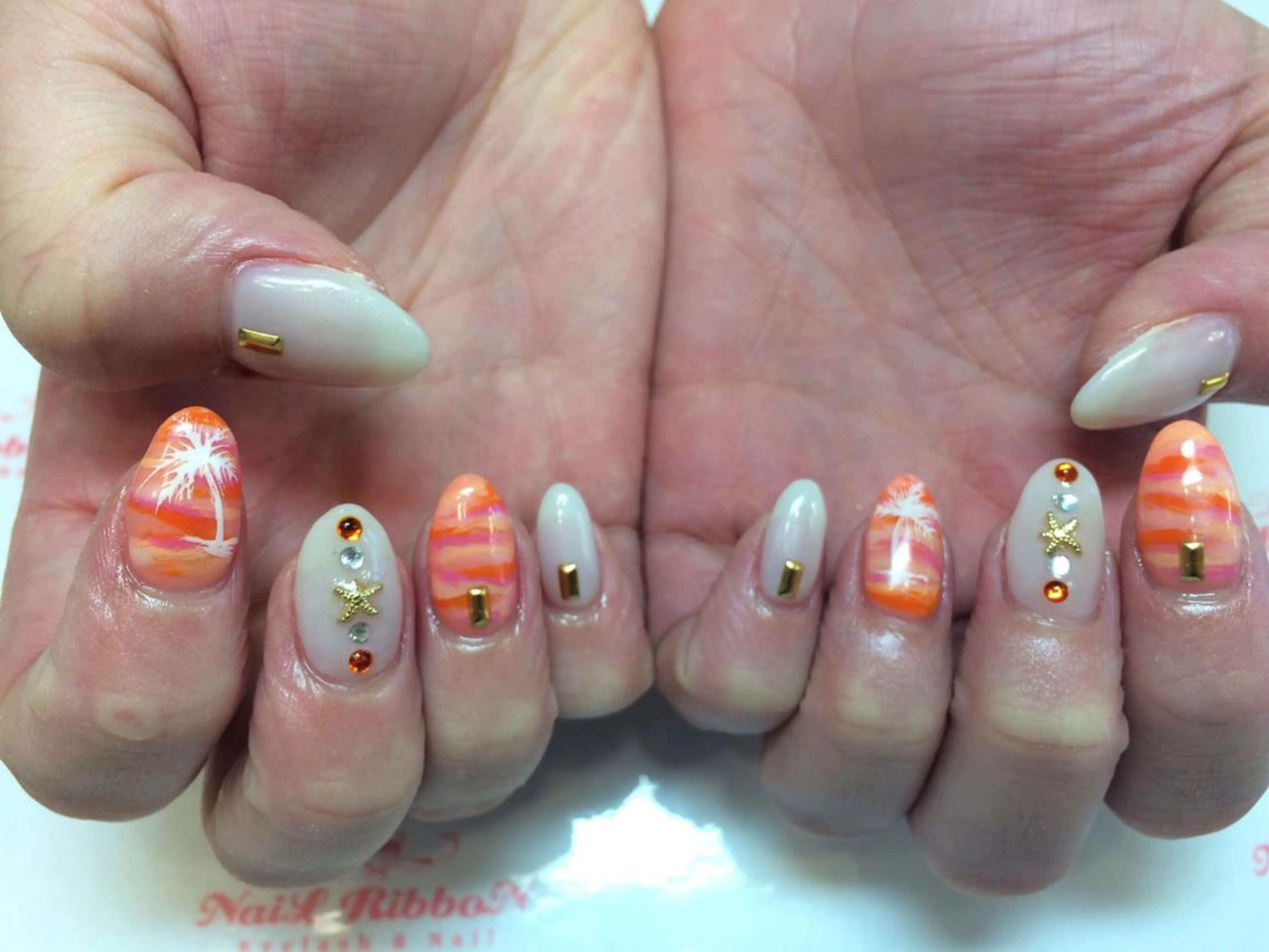 ネイル ネイルリボン 受付スタッフのネイルデザイン