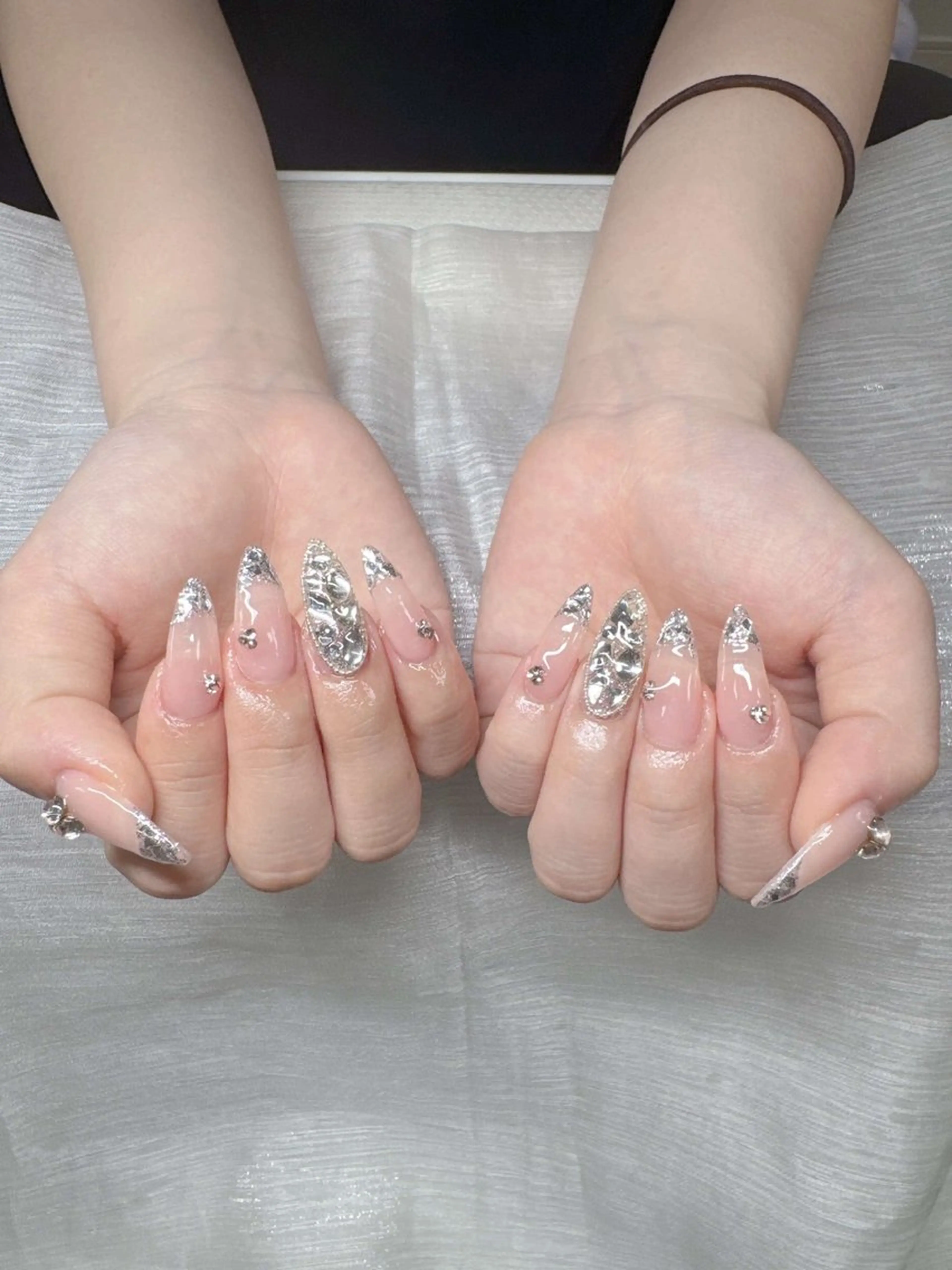 ネイル 長さ出し グラデーション 卒業式 キラキラネイル マグネットネイル Lee Nailsのネイルデザイン