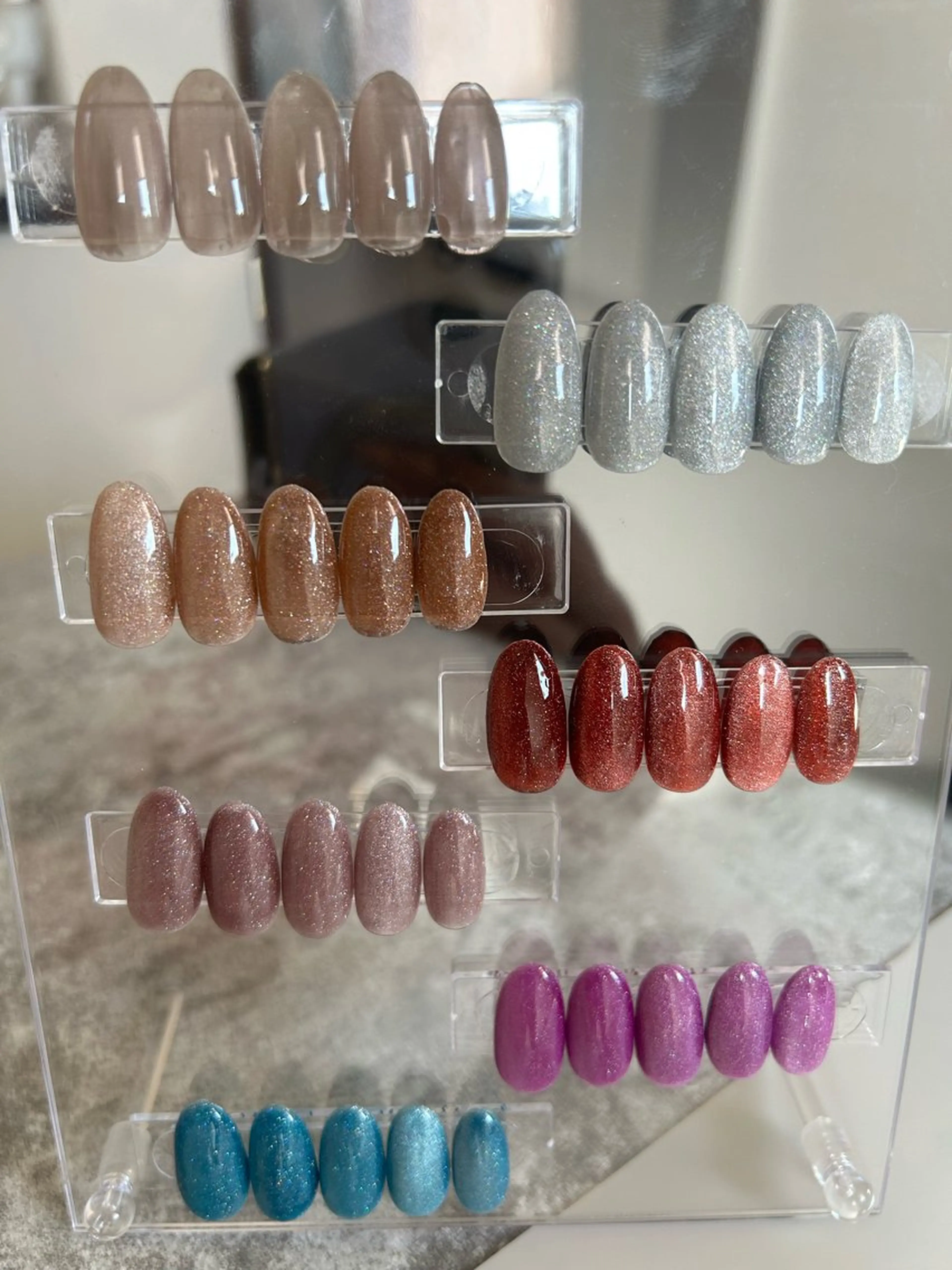 グラデーション・マグネットネイル（ケア・オフ込み）の写真