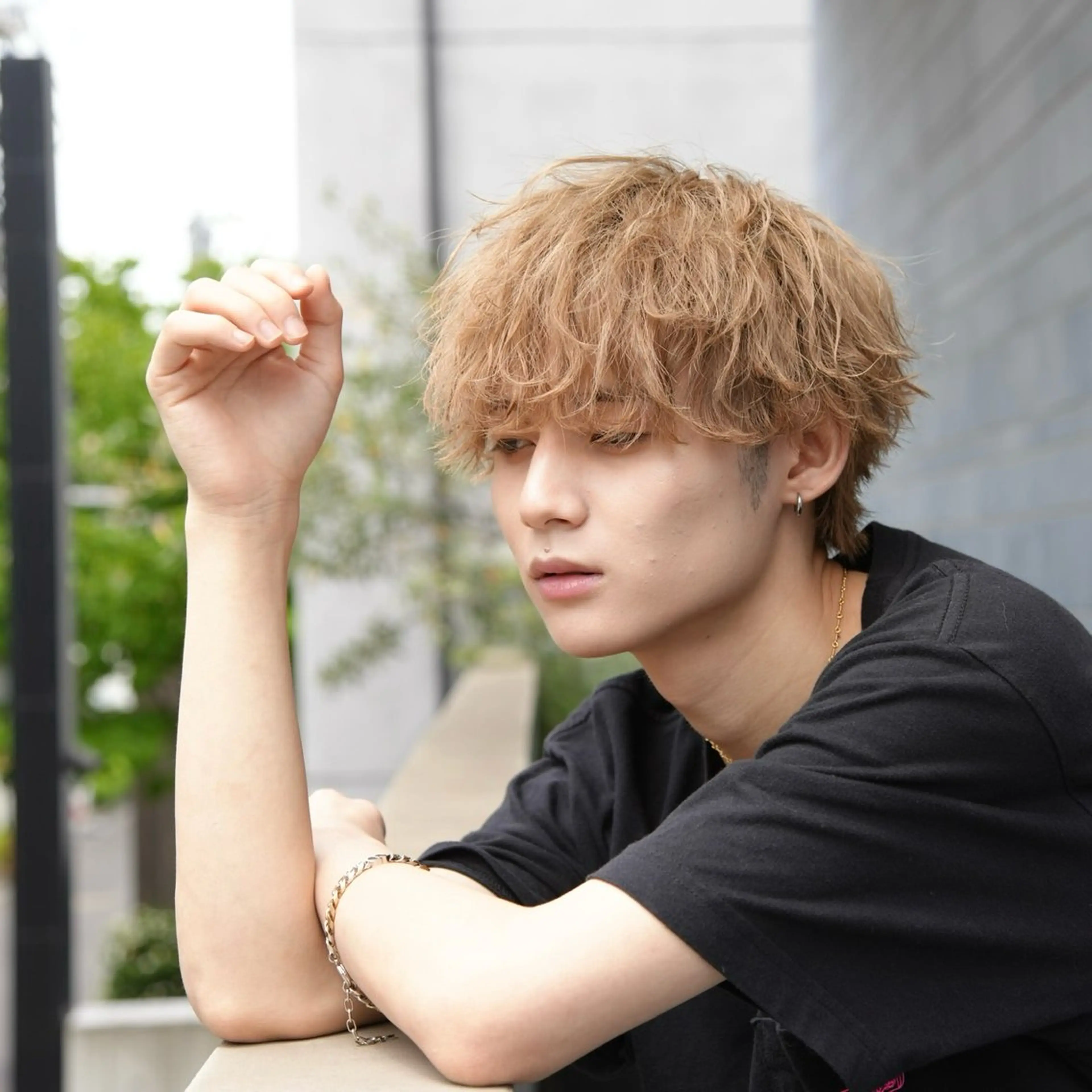 ミディアム カラー メンズ カット ヘアカラー トリートメント 渋谷のブリーチカラー シェフ🧑‍🍳蓮のヘアスタイル