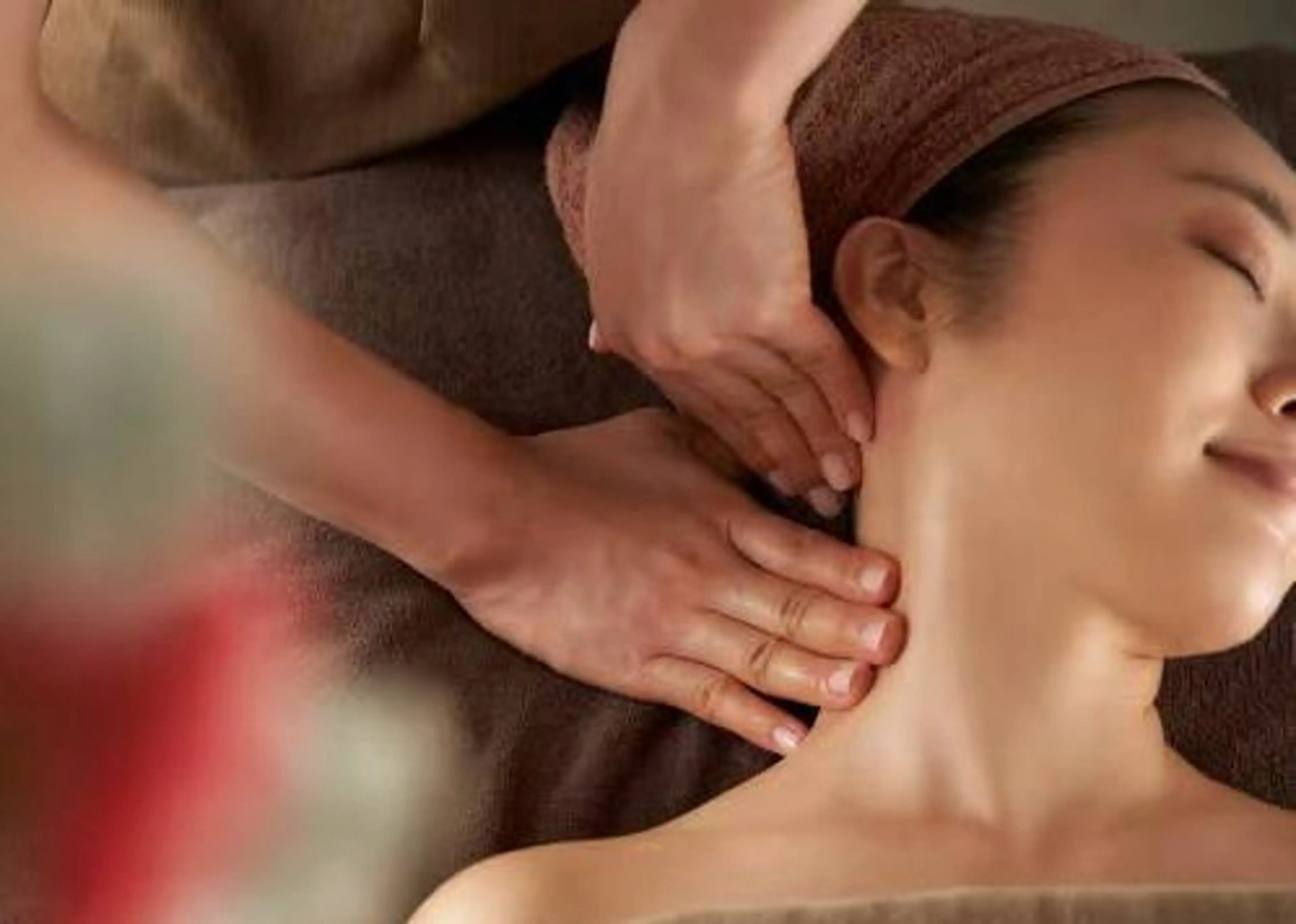 女性人気★【肩こり・むくみ脚改善】全身オイルリンパマッサージ+デコルテ60分+ドライヘッド10分の写真