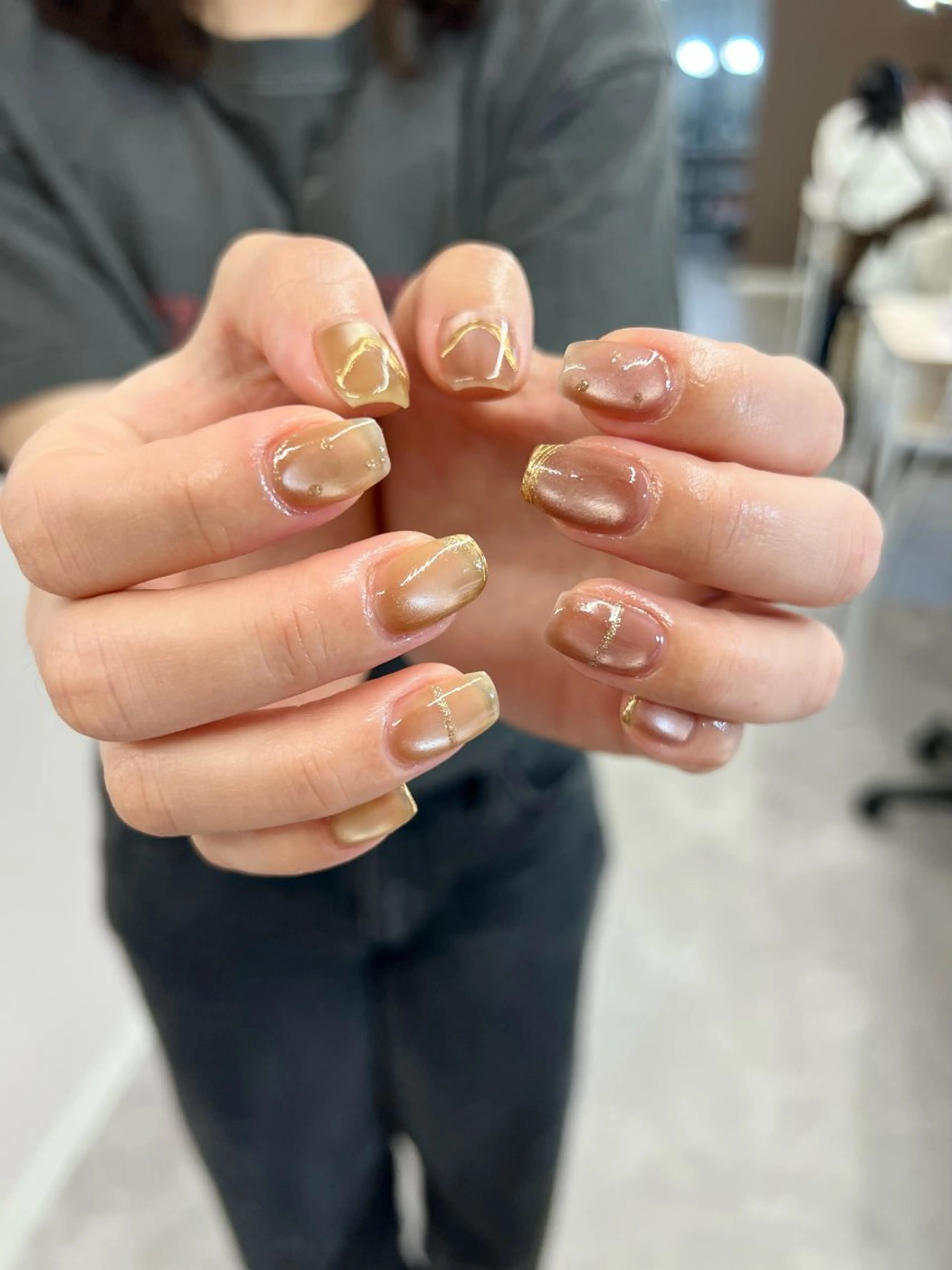 ネイル ジェルネイル ゴールド マグネットネイル ニュアンスネイル パラジェル ハンドネイル ハンドケア Bana_ Nailのネイルデザイン