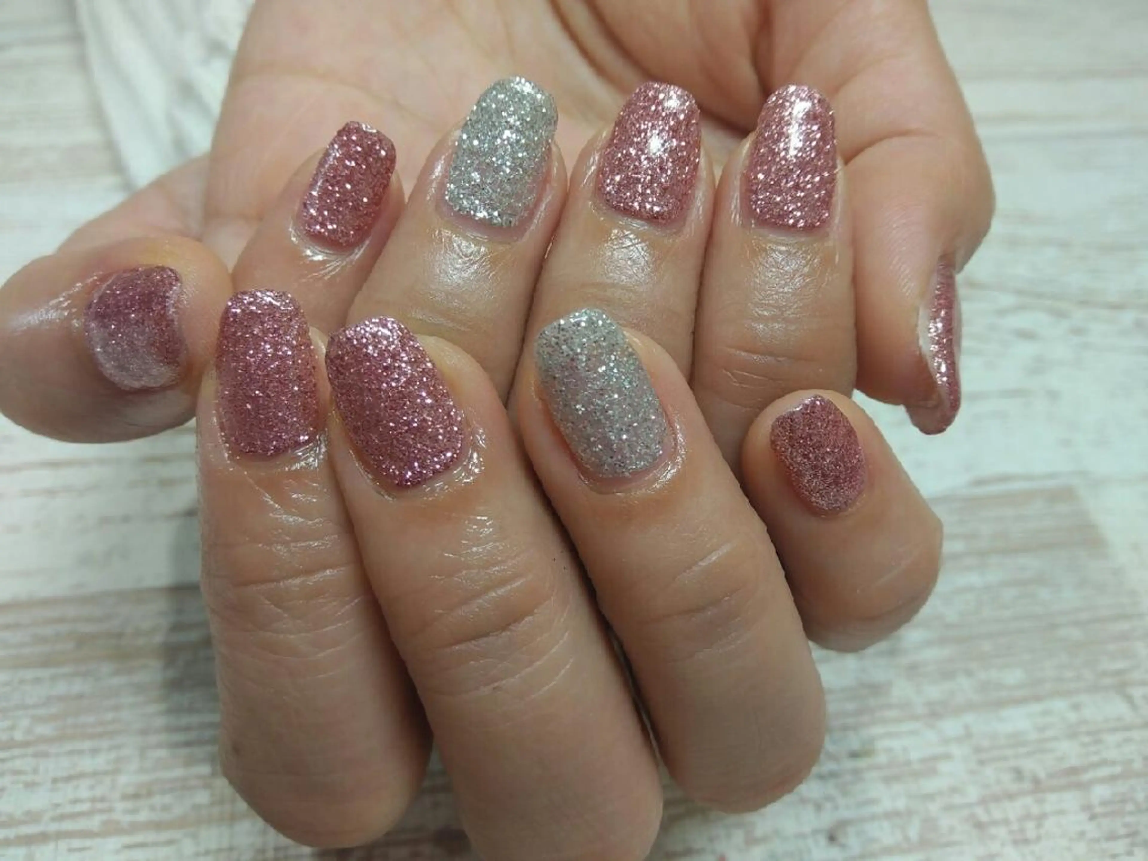 ネイル ラメ(グリッター) ピンク シルバー charme所属・. SHIORIのネイルデザイン