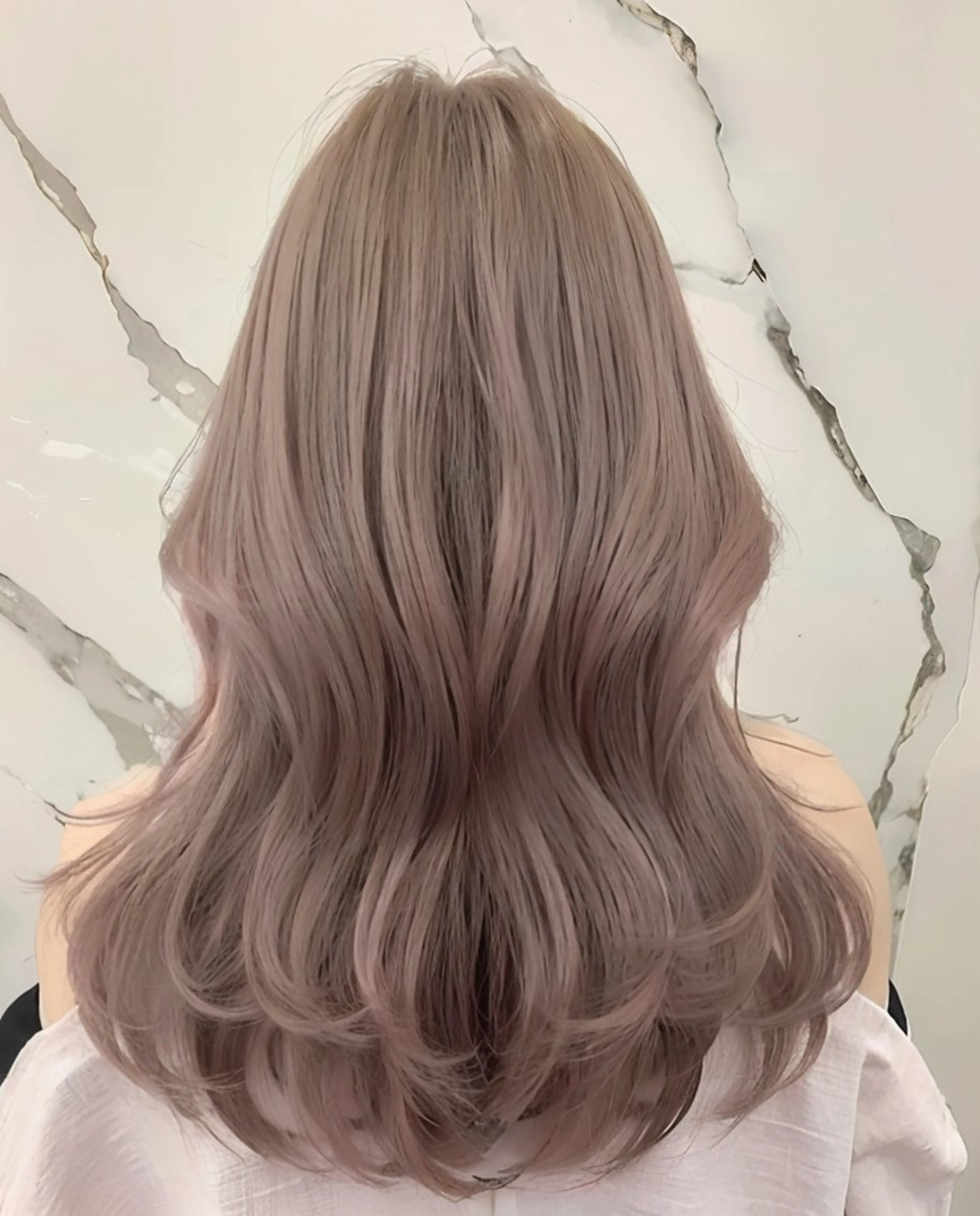 セミロング カラー シールエクステ ブリーチ ダブルカラー イヤリングカラー ハイライトカラー 🧸髪質改善ケアカラ ー/アイドル前髪🧸のヘアスタイル