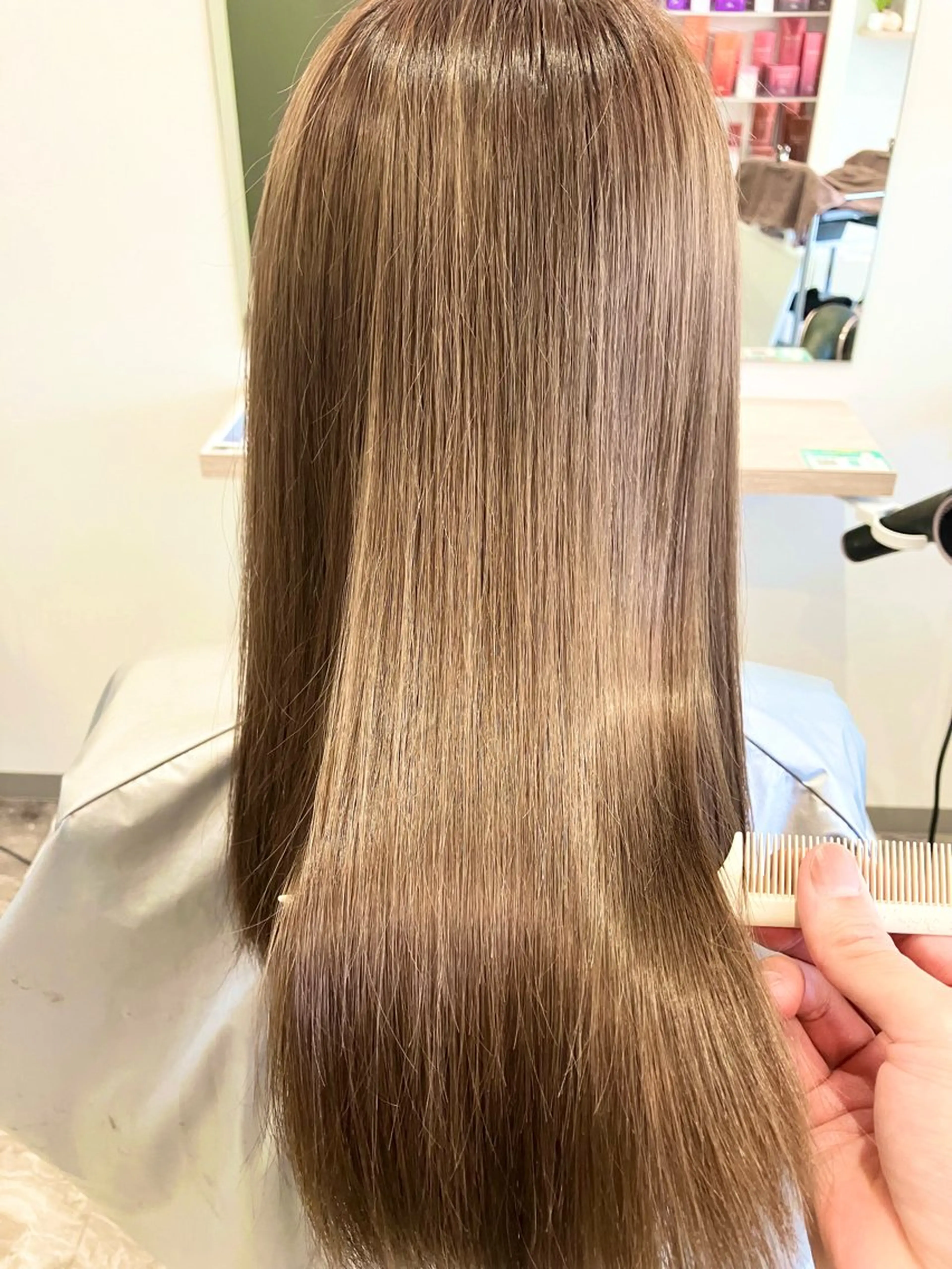 セミロング カラー パーマ ブリーチ グレージュ ミルクティーグレージュ 縮毛矯正 カット ヘアカラー 縮毛矯正 トリートメント ブリーチ&ストレート 長谷川勇人のヘアスタイル