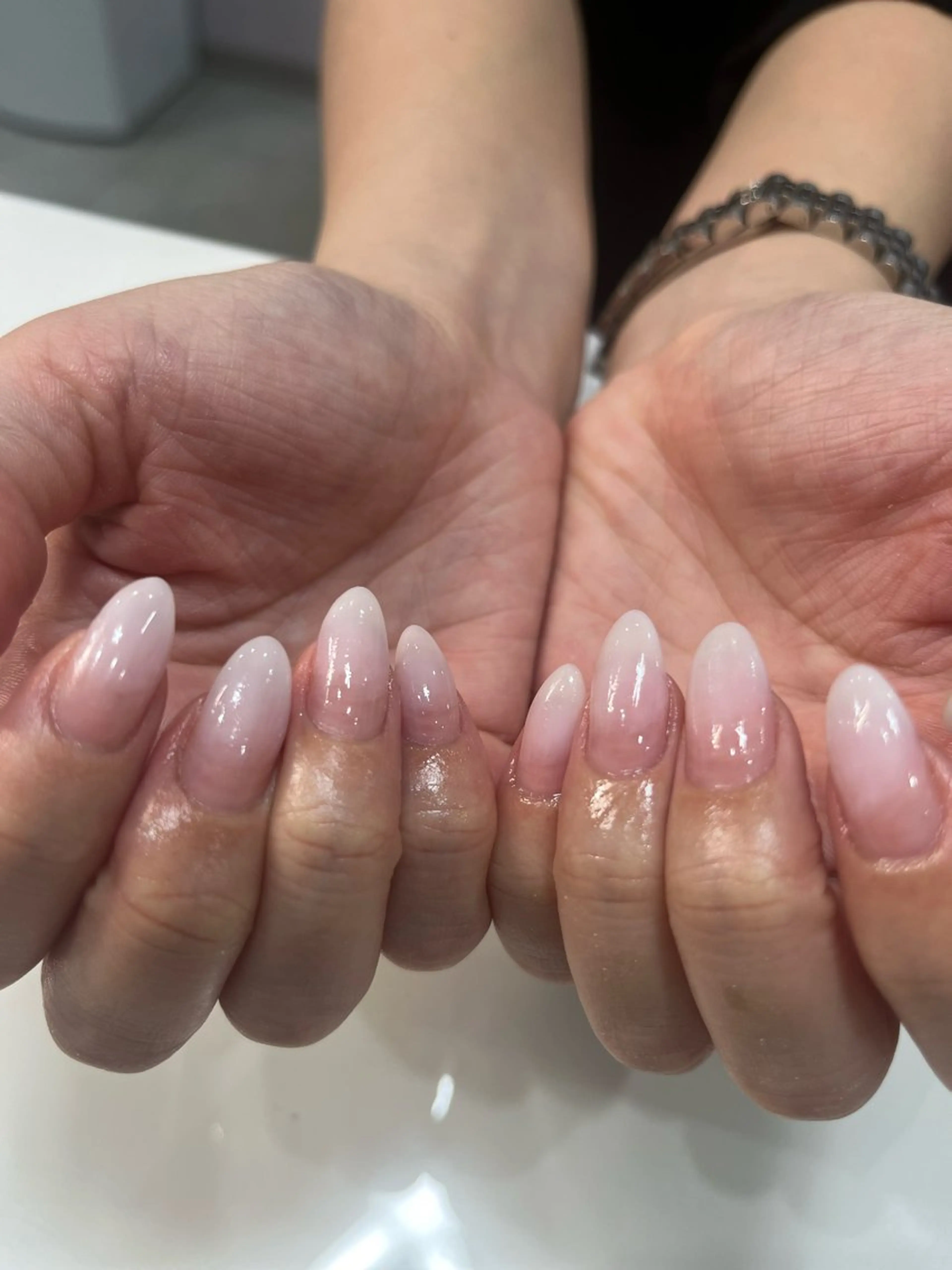 ネイル グラデーション ホワイト 鶴橋wooone nail.rieのネイルデザイン