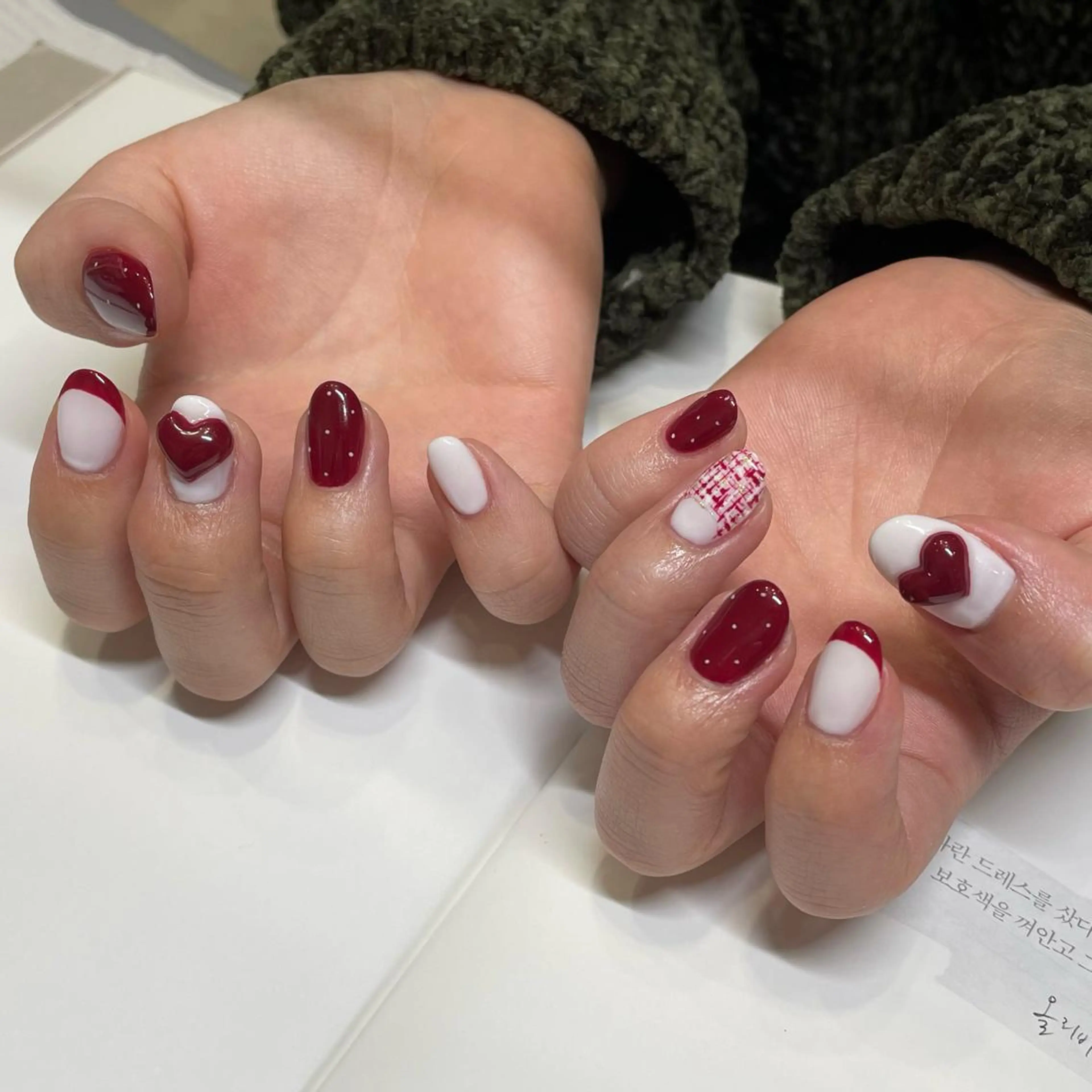 ネイル バレンタイン ハンドネイル ネイルズシャトン🪡 ネイリスト齊藤のネイルデザイン