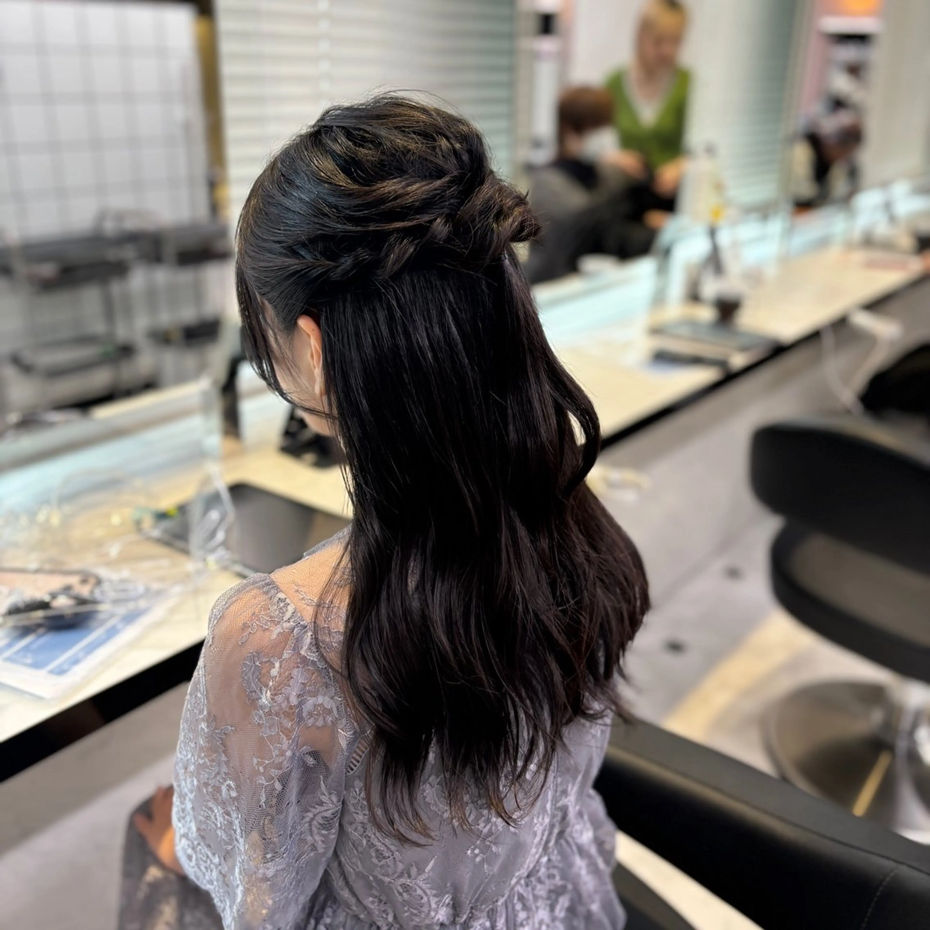 セミロング ヘアアレンジ ハーフアップ 結婚式・ブライダル ヘアセット 💙ハイトーン韓国風 色白ヘア💙manaのヘアスタイル