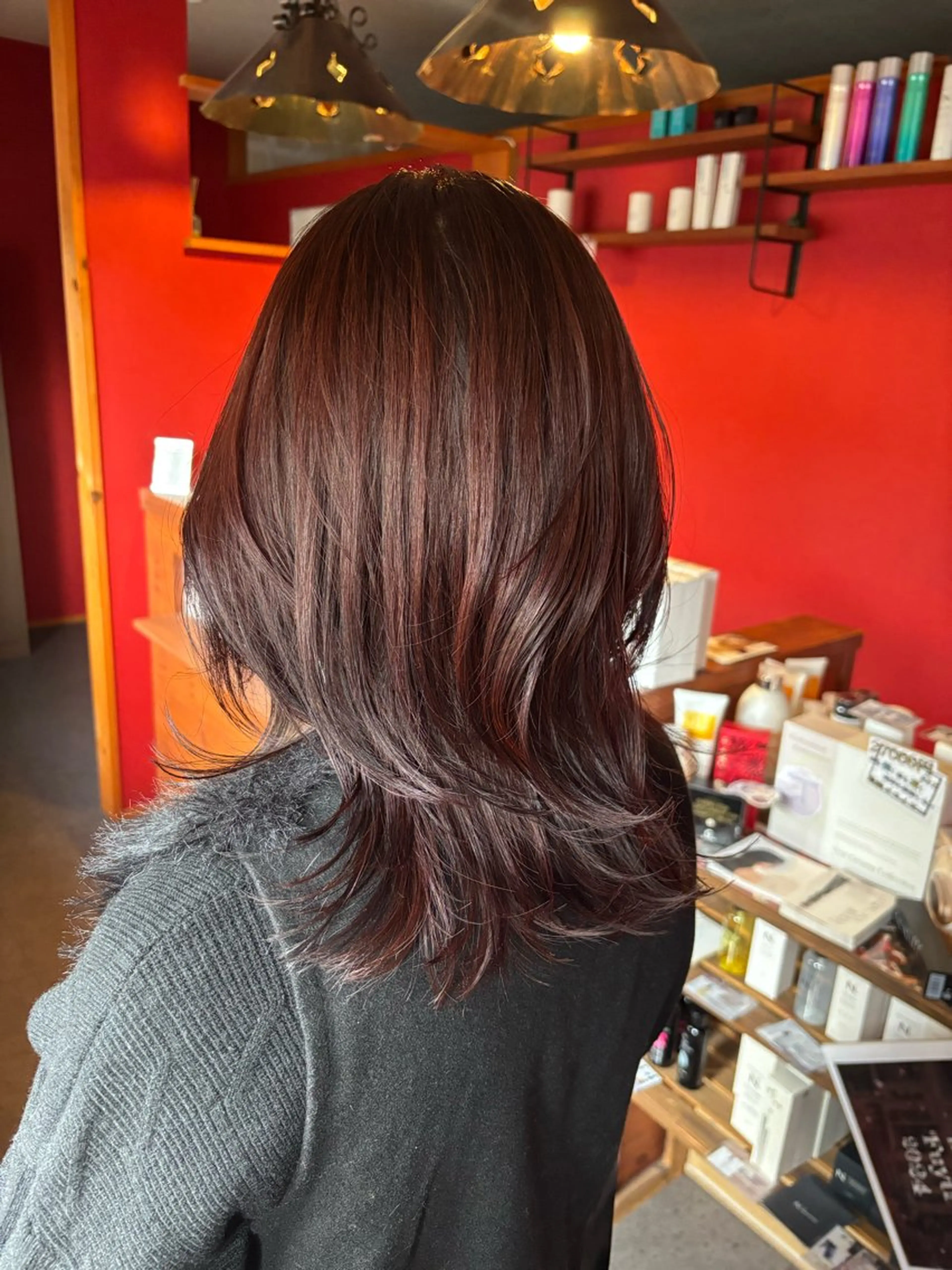 セミロング カラー 志岐 彩香のヘアスタイル