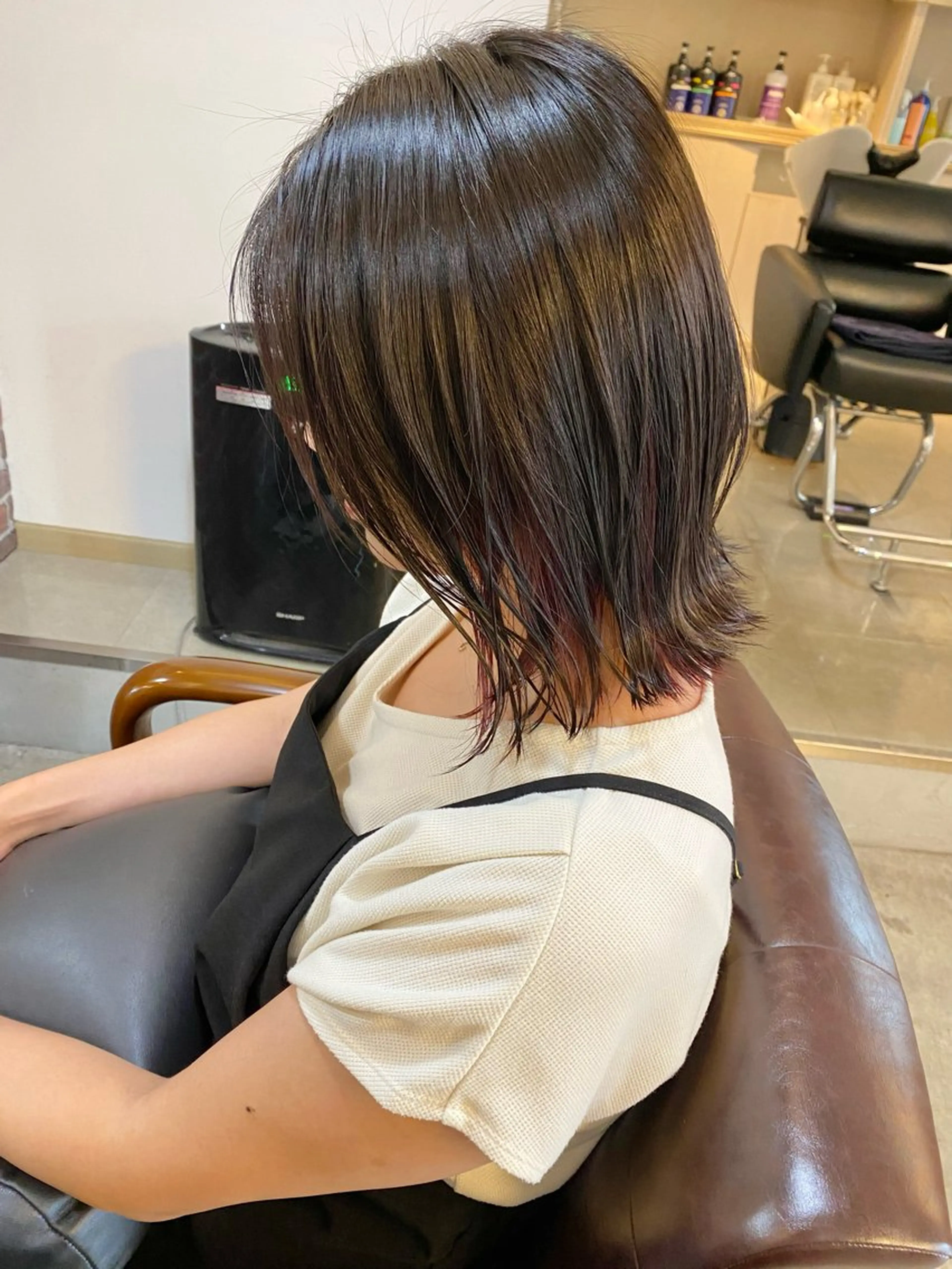 ミディアム カラー ボブ 外ハネヘア レイヤーカット/ 根本瑠実のヘアスタイル