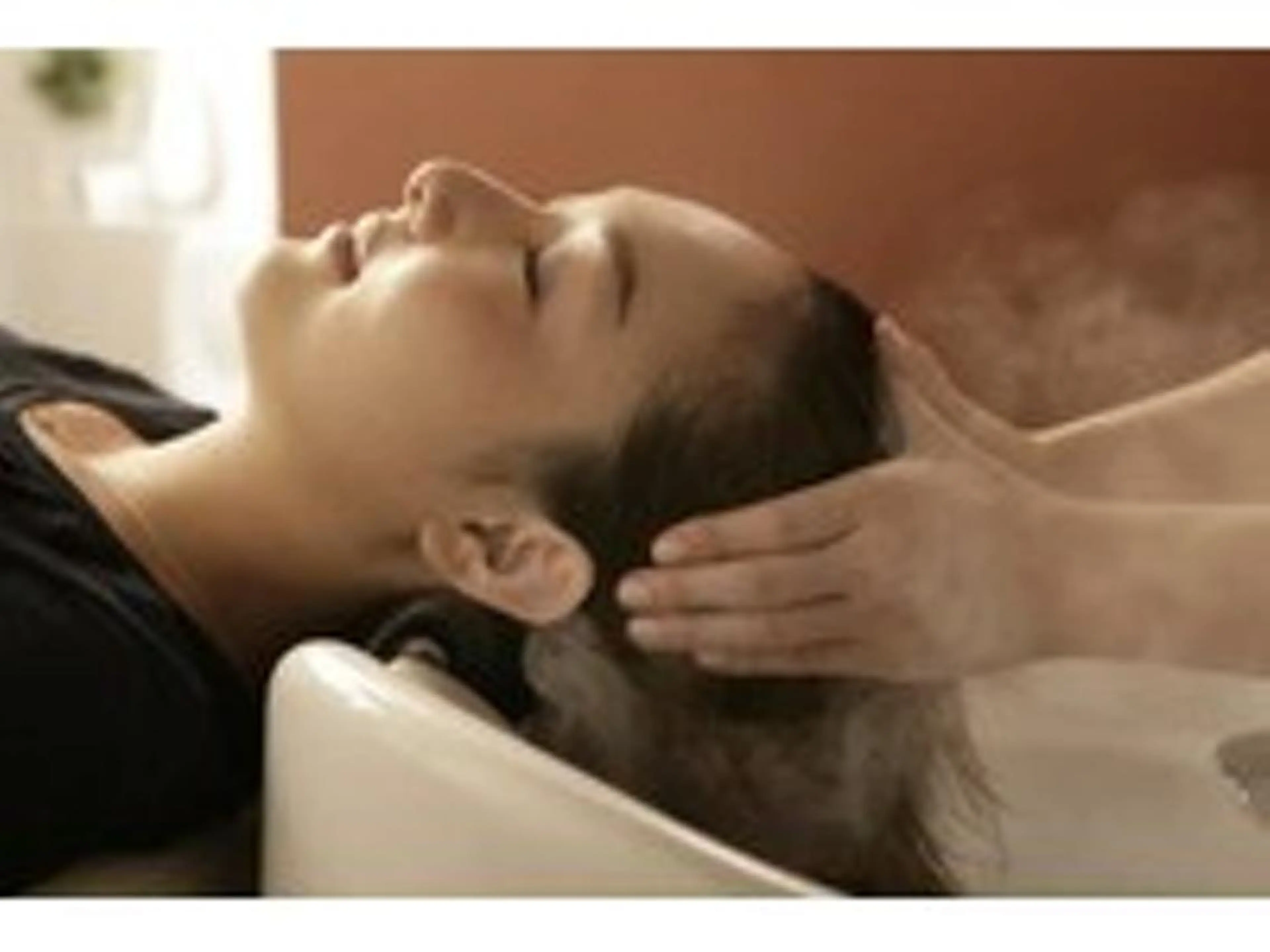 【𝐀𝐮𝐣𝐮𝐚 ヘッドスパ🫧】 ¥5,000⇒3,600‼️乾燥、頭皮のケア、肩こりやストレス解消！🌟の写真