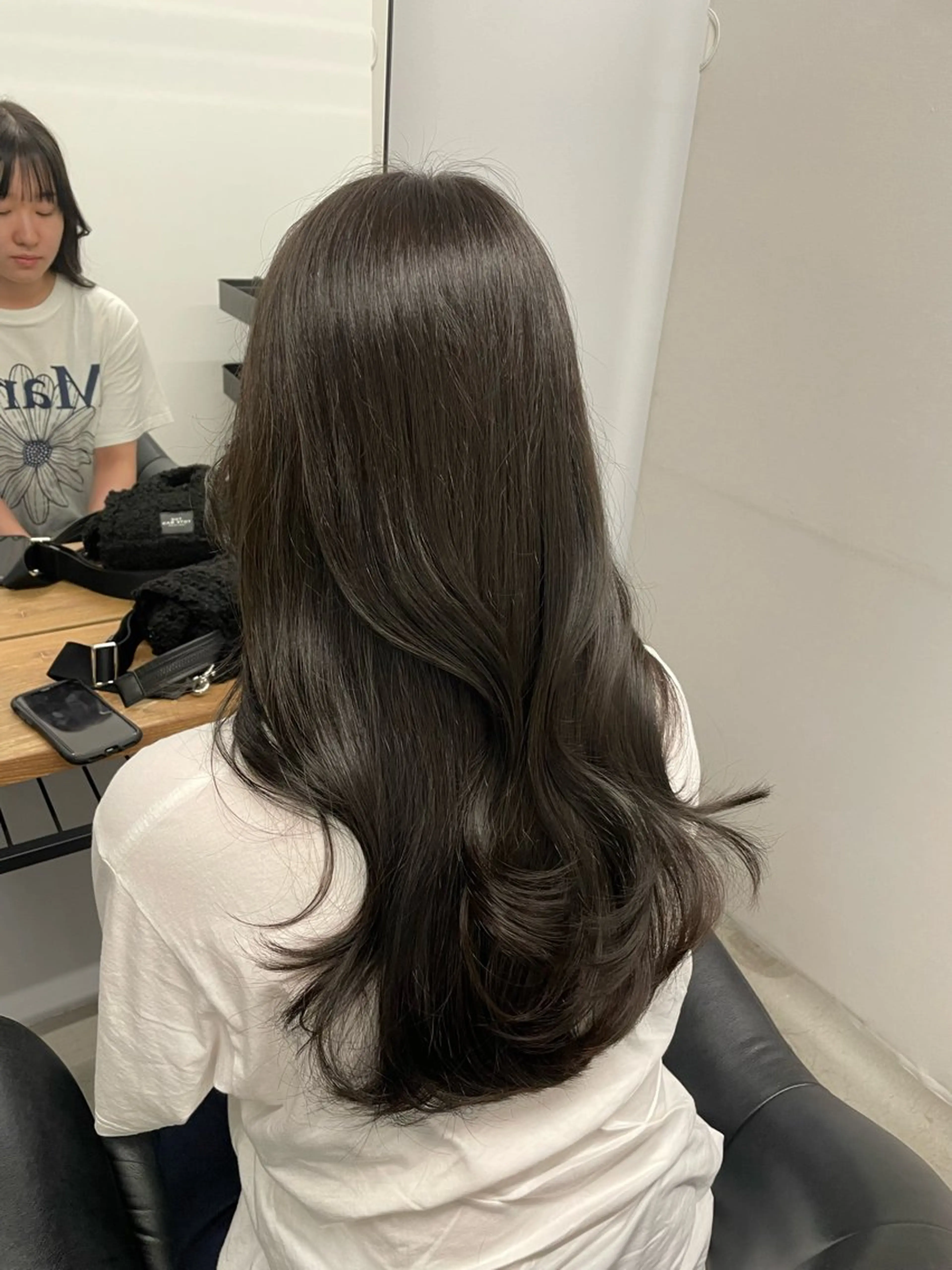 セミロング 伊藤 莉奈　韓国ヘアのヘアスタイル