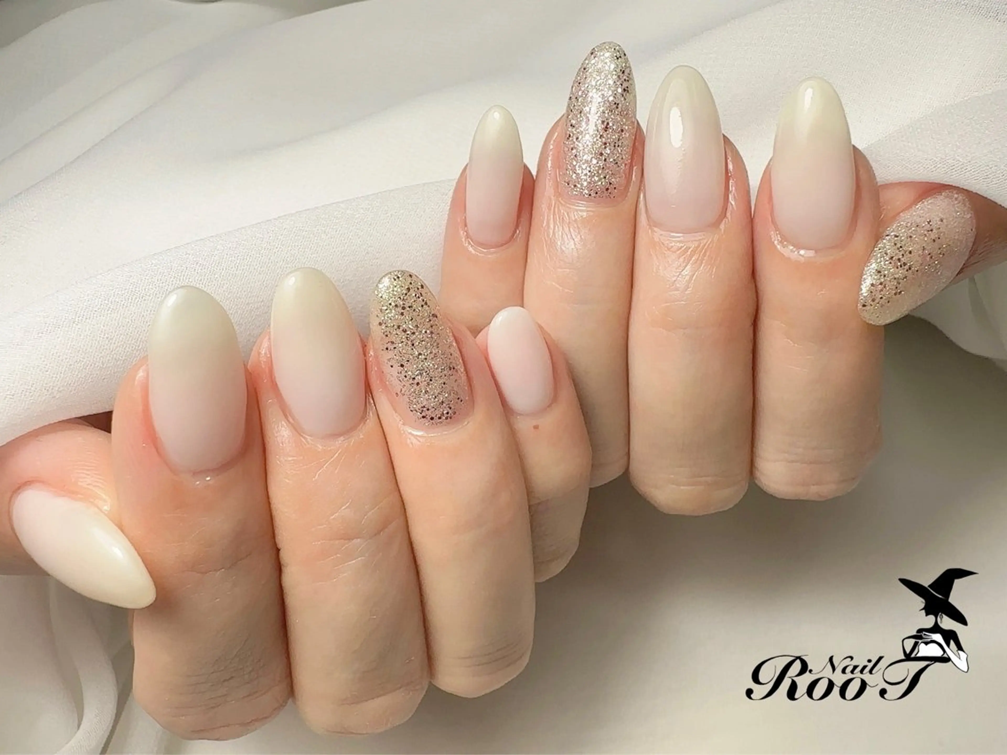 ネイル ラメ(グリッター) ホワイト ハンドネイル RooT Nailのネイルデザイン