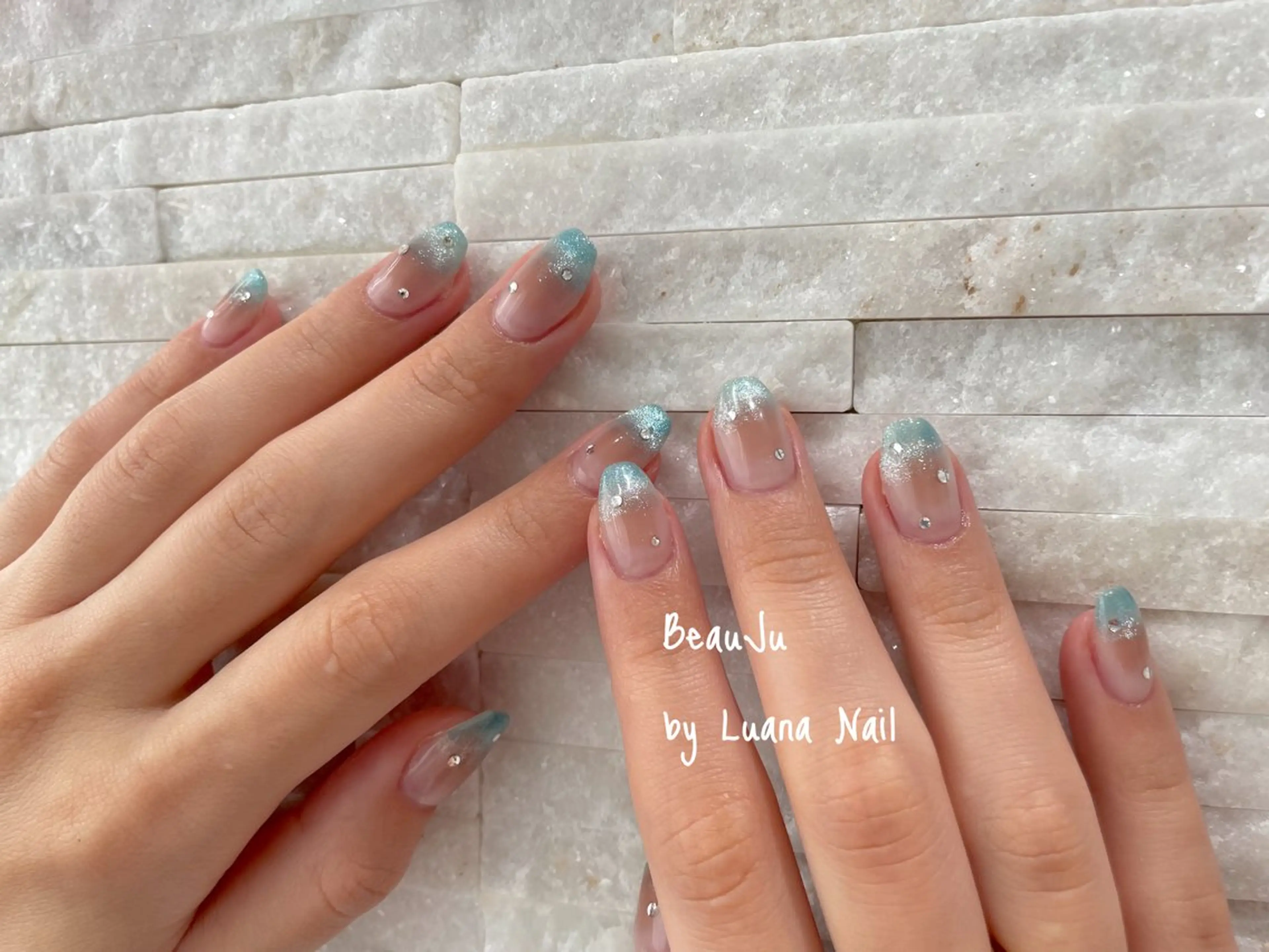 ネイル マグネットネイル ハンドネイル BeauJu by Luana Nailのネイルデザイン