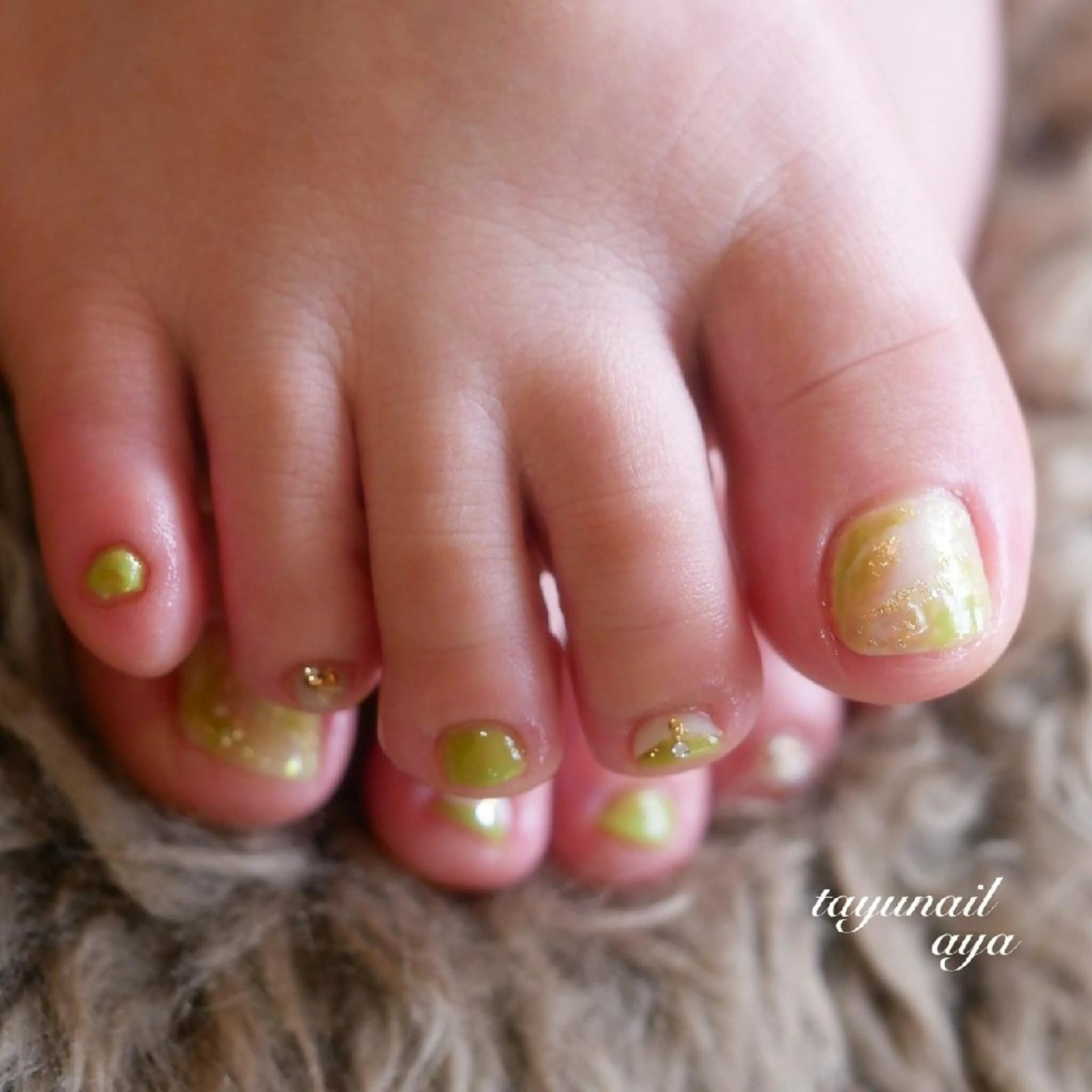 ネイル ブルー フットネイル ジェルネイル ゴールド グリーン ネイルサロン 【たゆnail】のネイルデザイン
