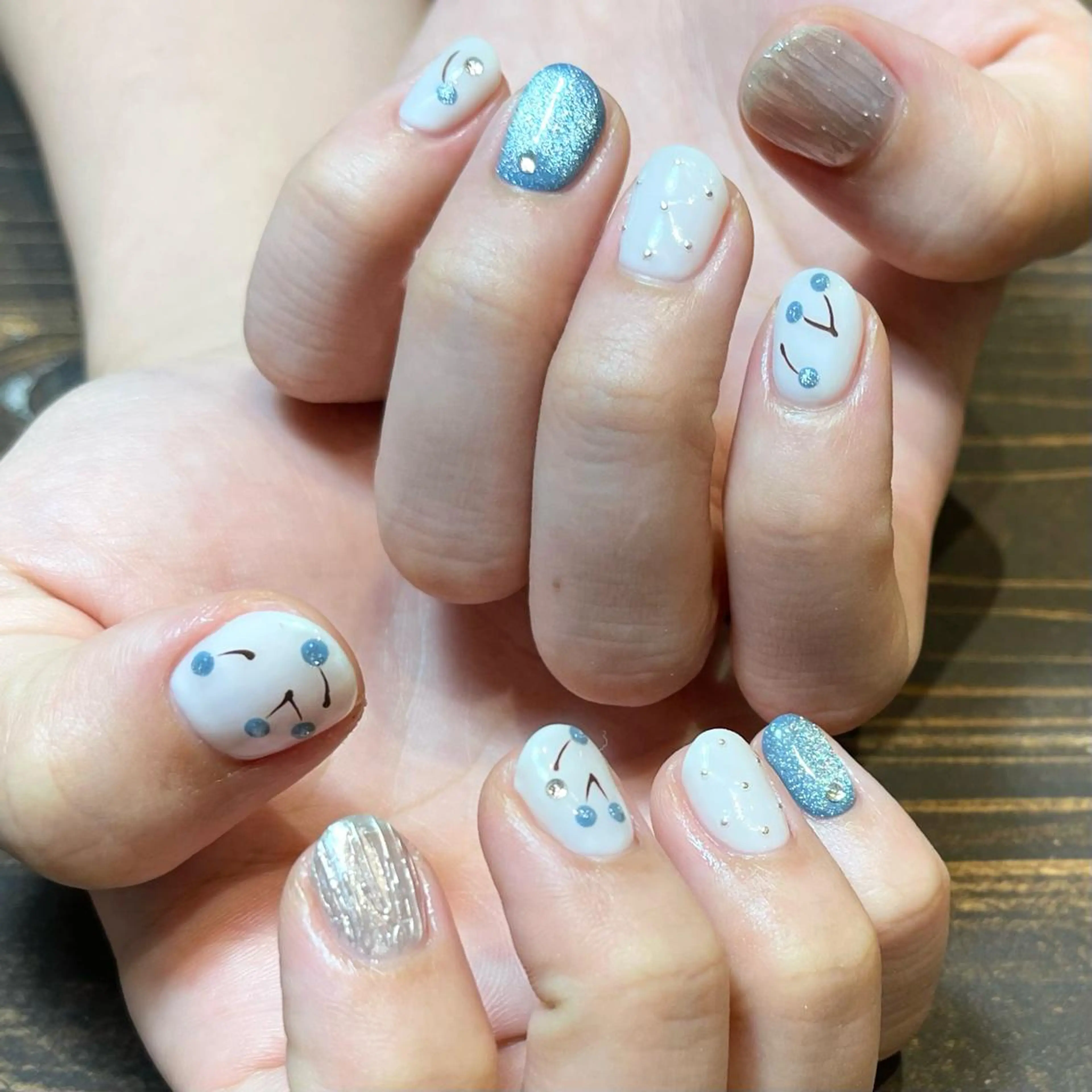 ネイル アートネイル ジェルネイル ニュアンスネイル オフィスネイル シンプルネイル ハンドネイル kinjo yuaのネイルデザイン