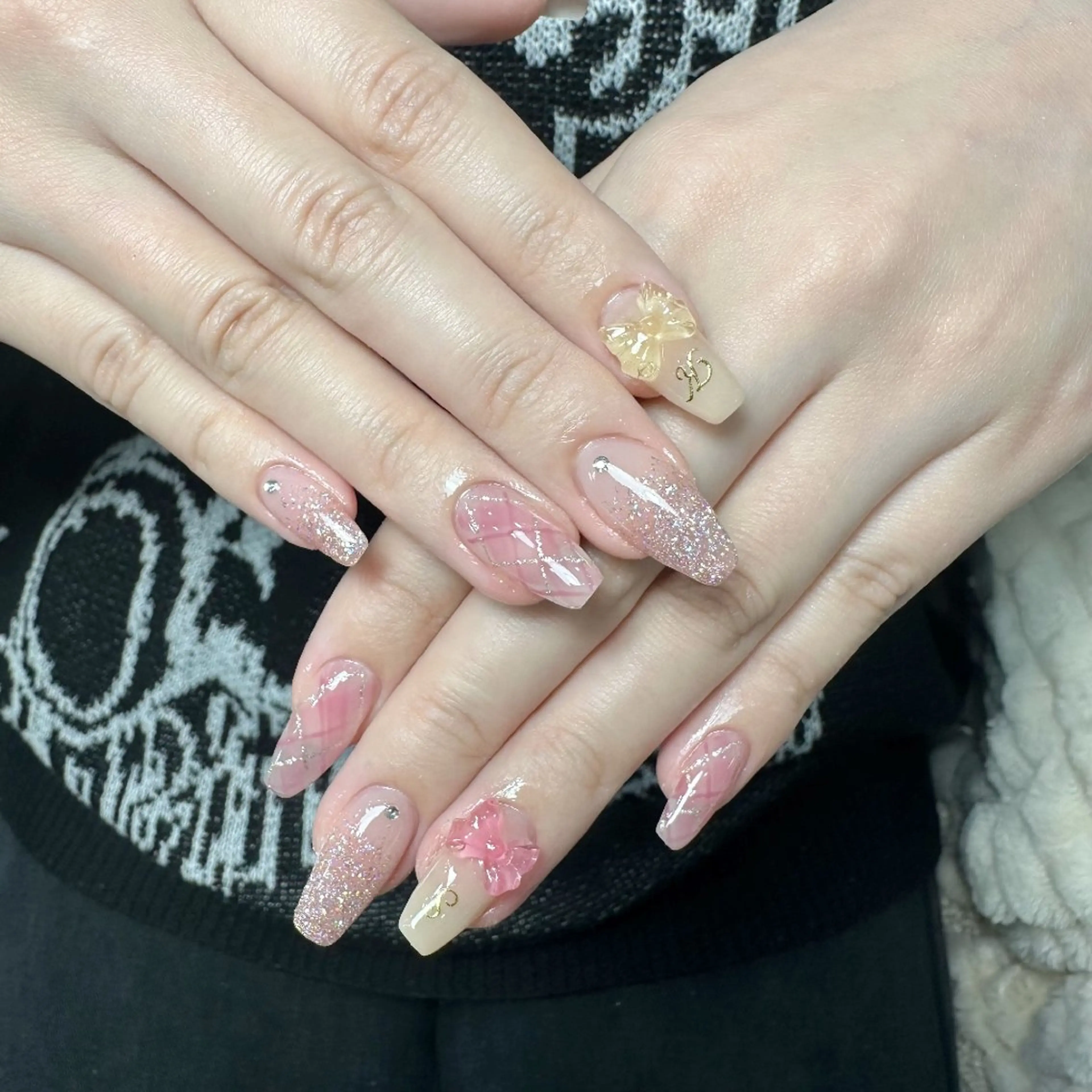 ネイル チークネイル フレンチネイル ジェルネイル ガラスフレンチ キラキラネイル ハンドネイル UM Nail Salonのネイルデザイン