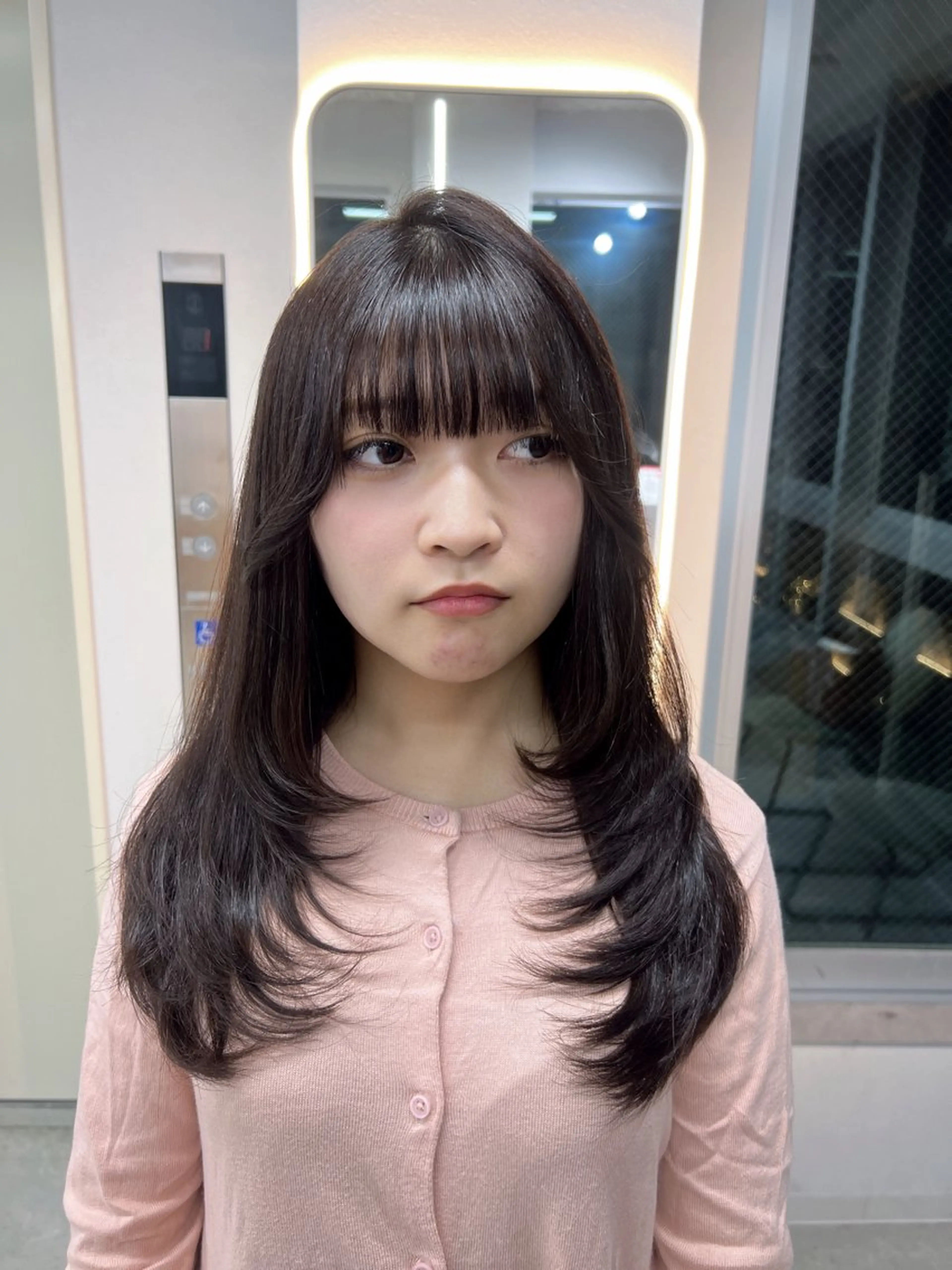 ロング カット ヘアカラー トリートメント maya レイヤーカットのヘアスタイル