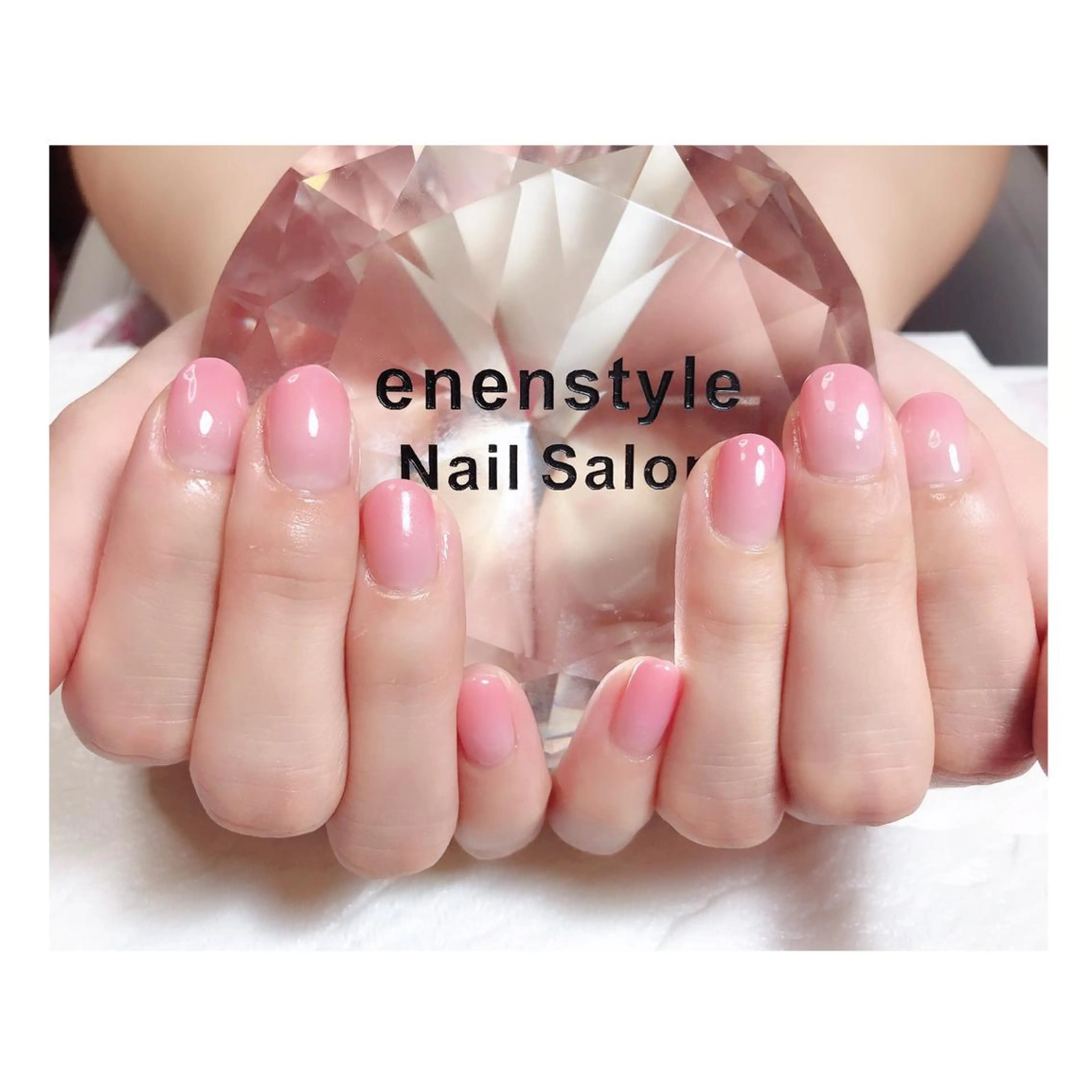 ショート ネイル ジェルネイル グラデーション ニュアンスネイル オフィスネイル ピンク ハンドネイル 👑enen style👑のネイルデザイン
