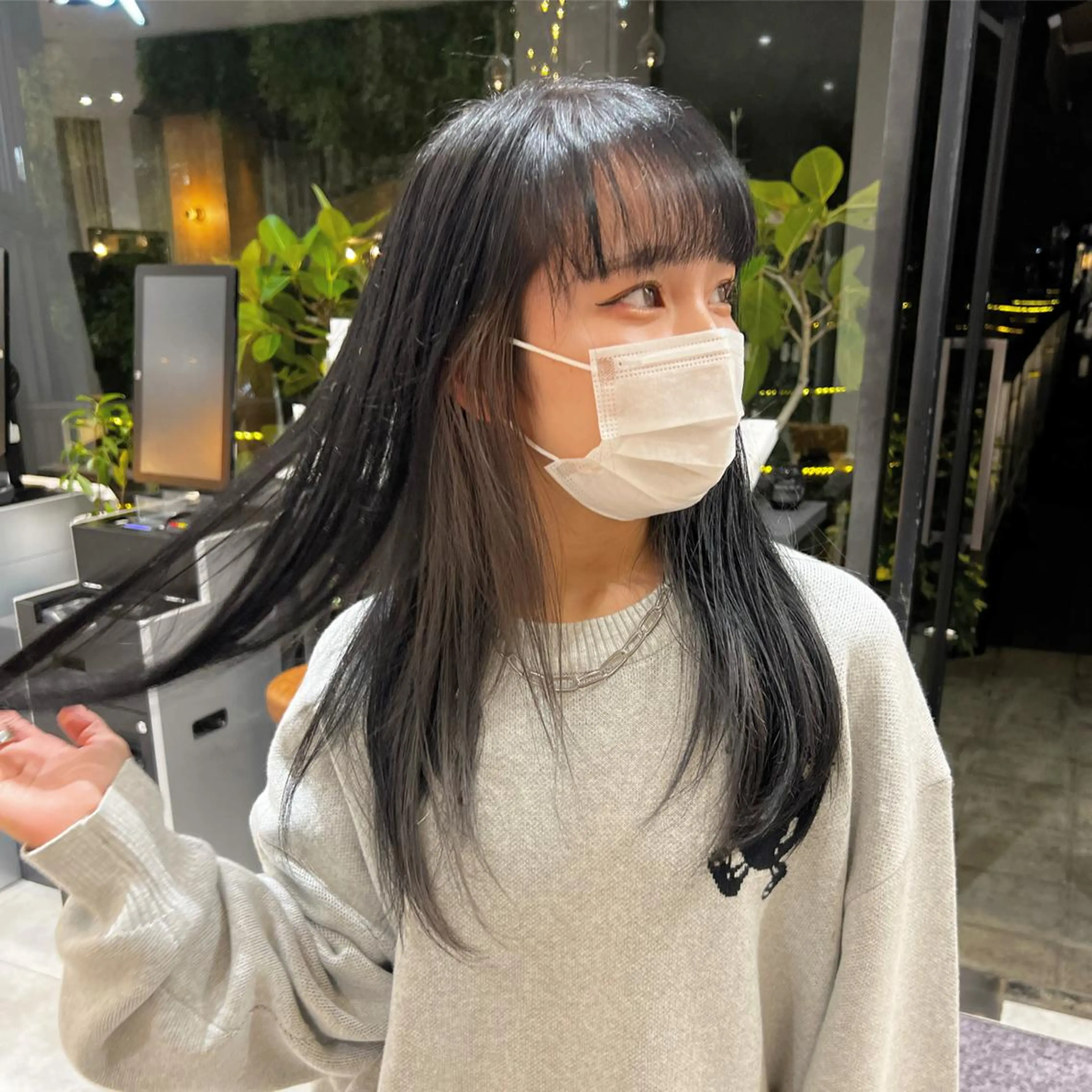 セミロング i.osaka所属・たつ/レイヤーカット 顔周り/髪質改善のヘアスタイル