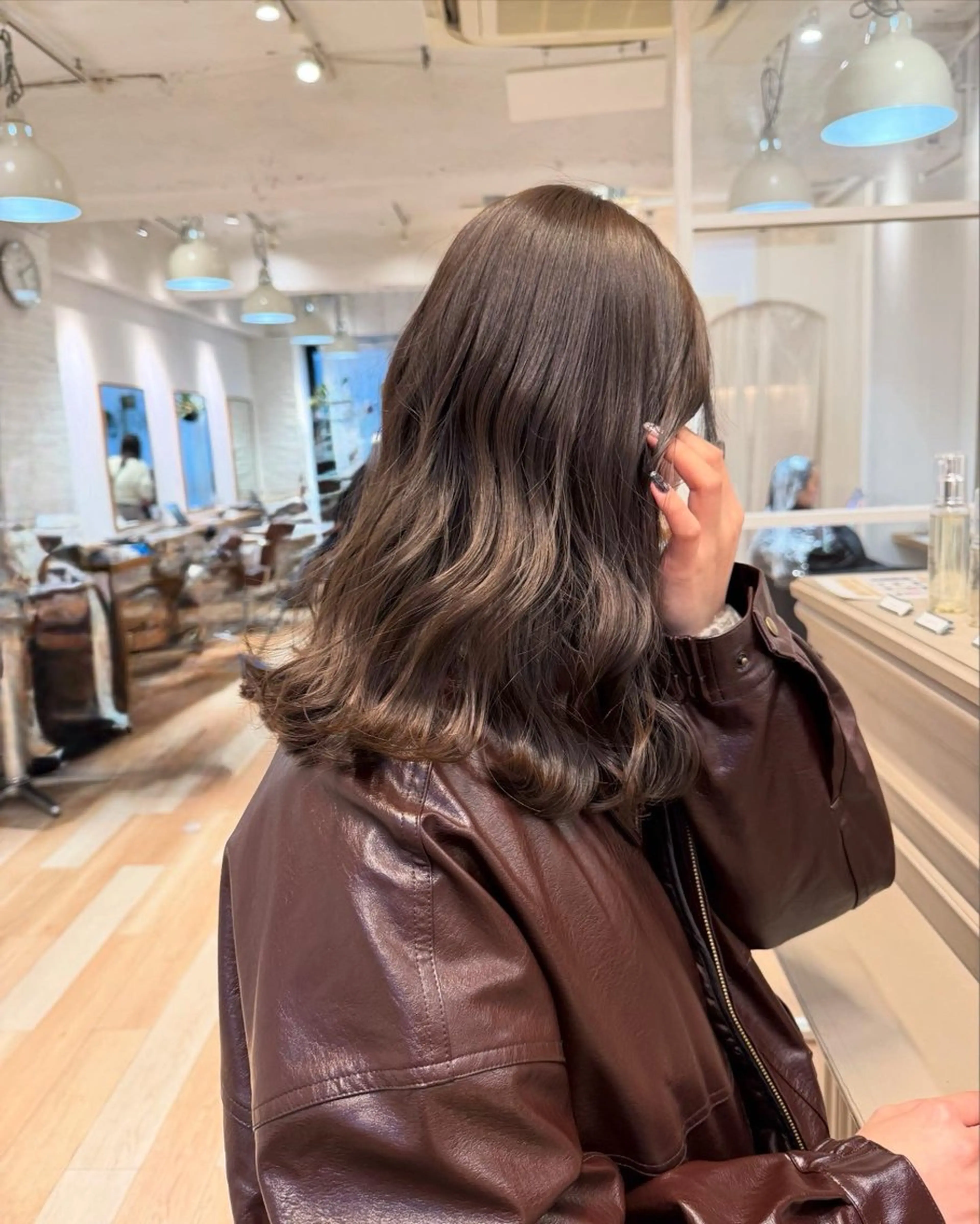 セミロング カラー ミルクティー× グレージュMOMOのヘアスタイル