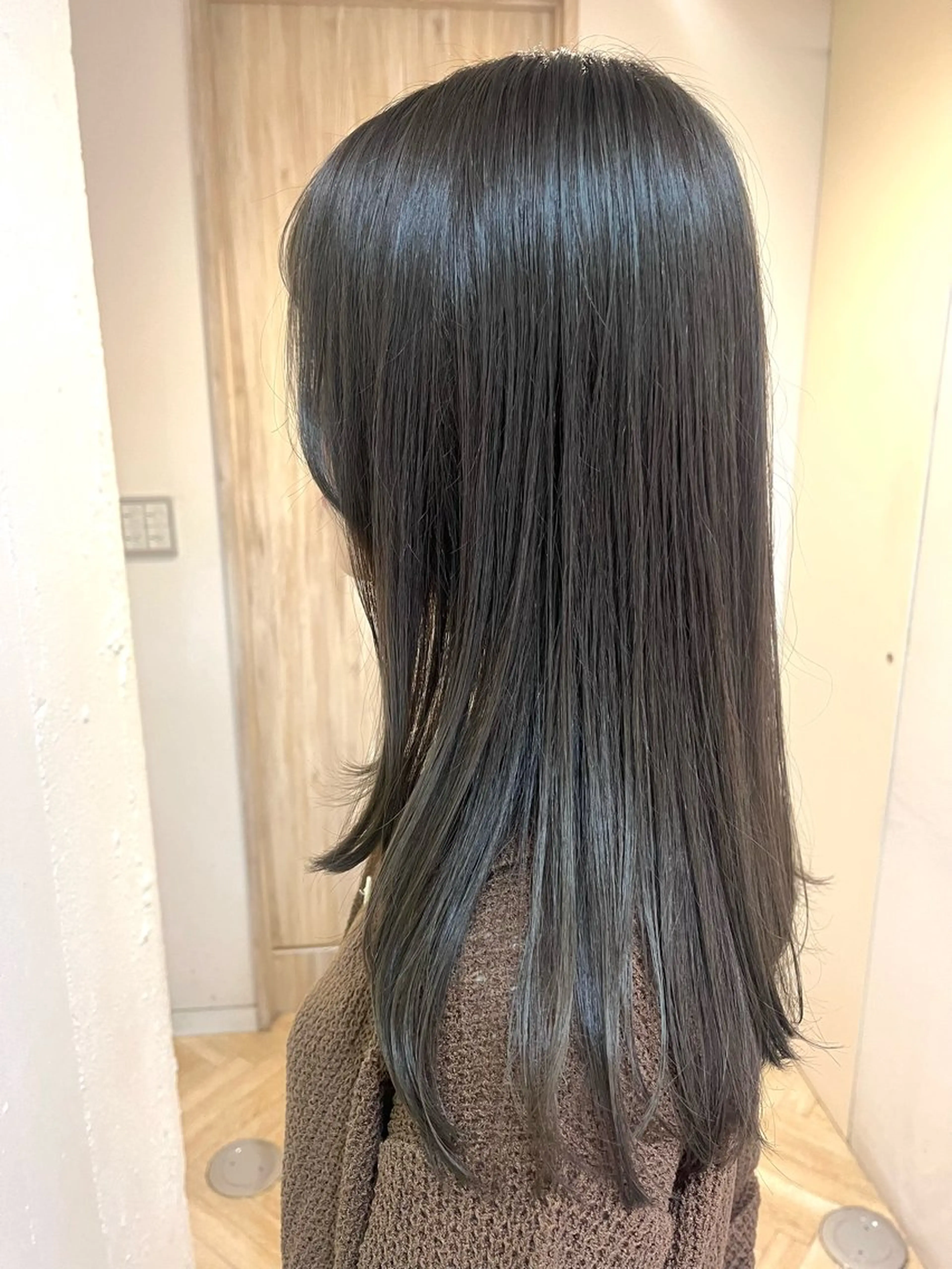 セミロング カラー ベージュカラー オリーブベージュ レイヤーカット トリートメント 透明感カラー/ 髪質改善/レイヤーのヘアスタイル