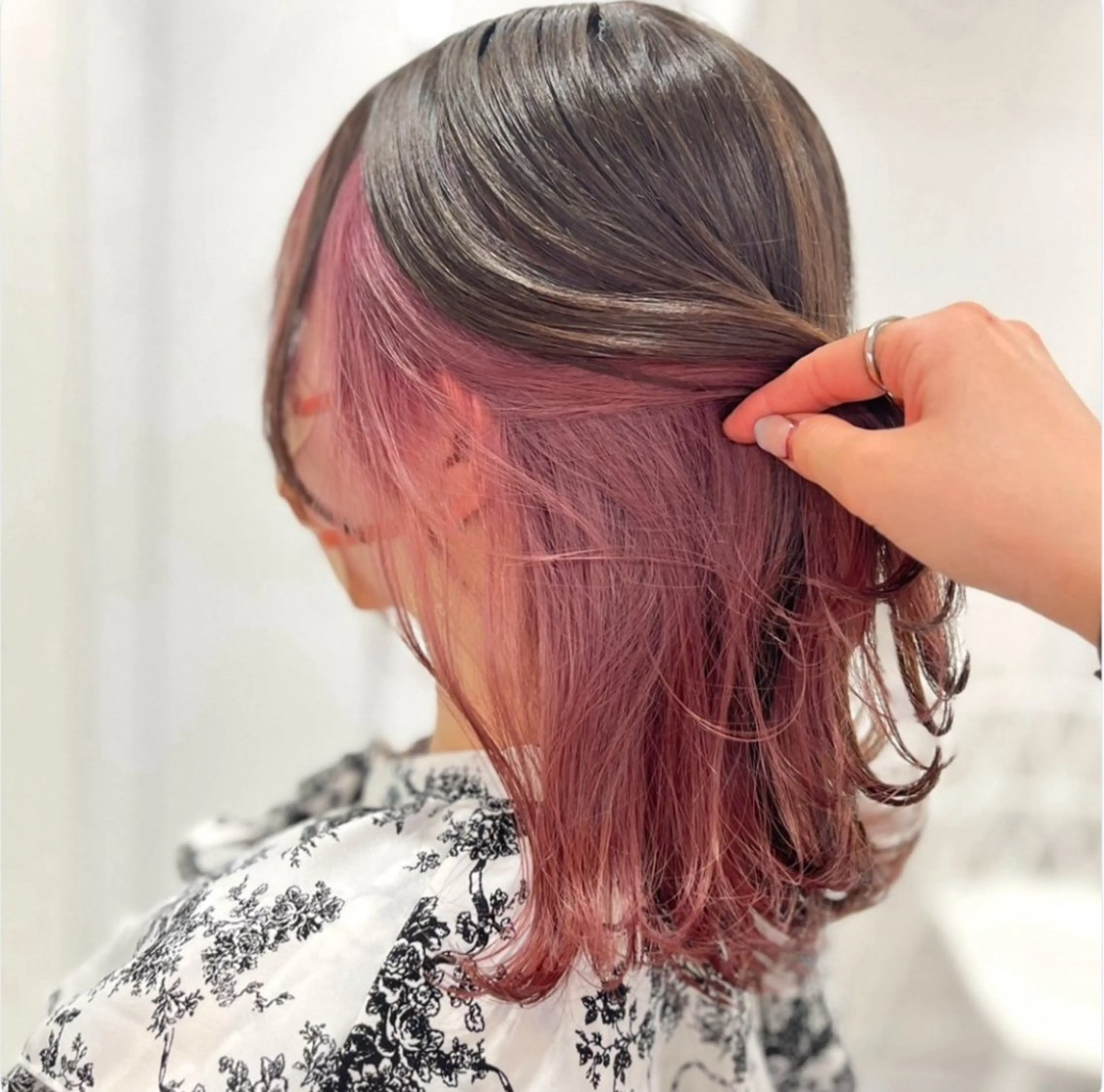 セミロング カラー 🫧うる艶トレンド 🫧透明感カラーのヘアスタイル