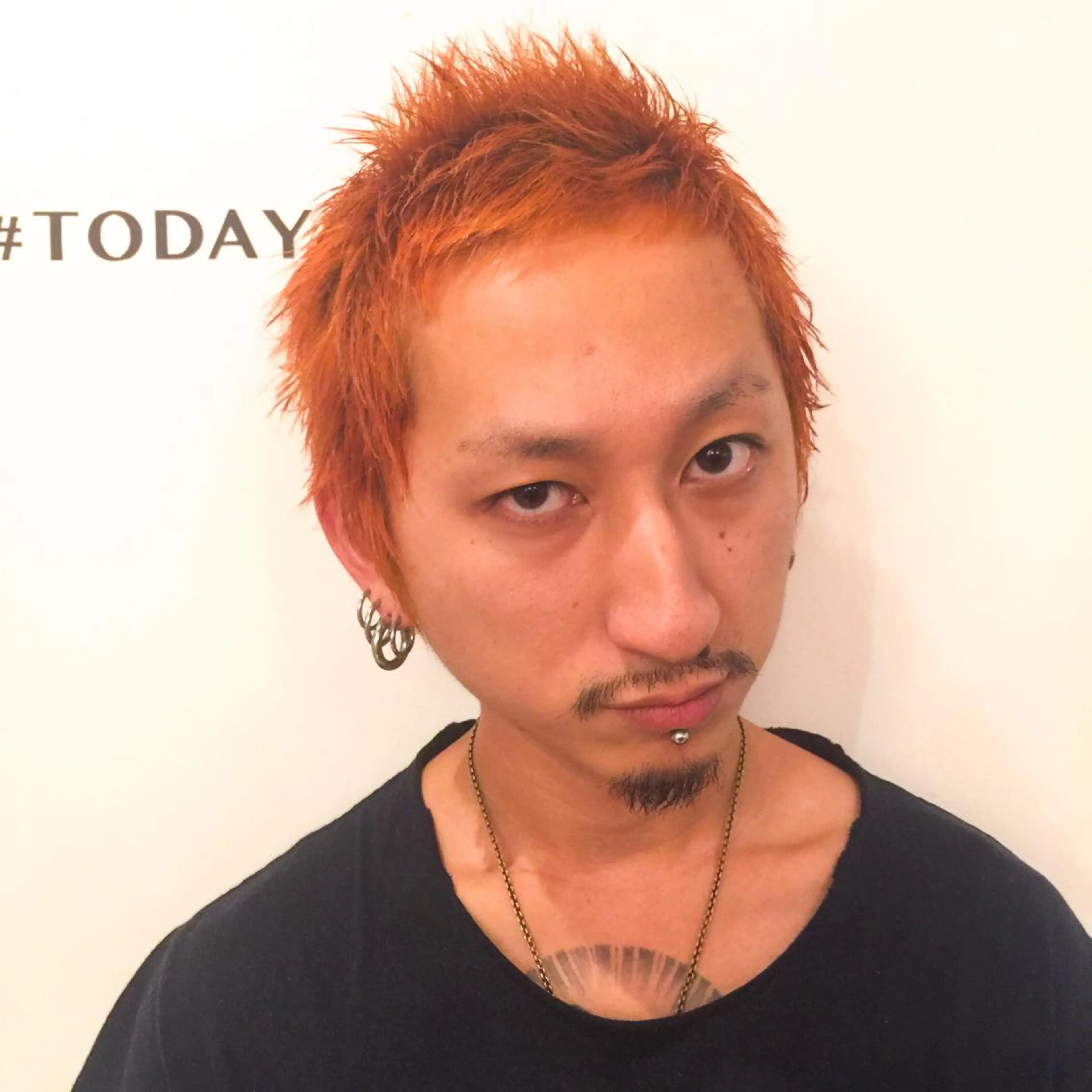 カラー メンズ ホワイト&レイヤーカ ットエクステ長畠俊輔のヘアスタイル