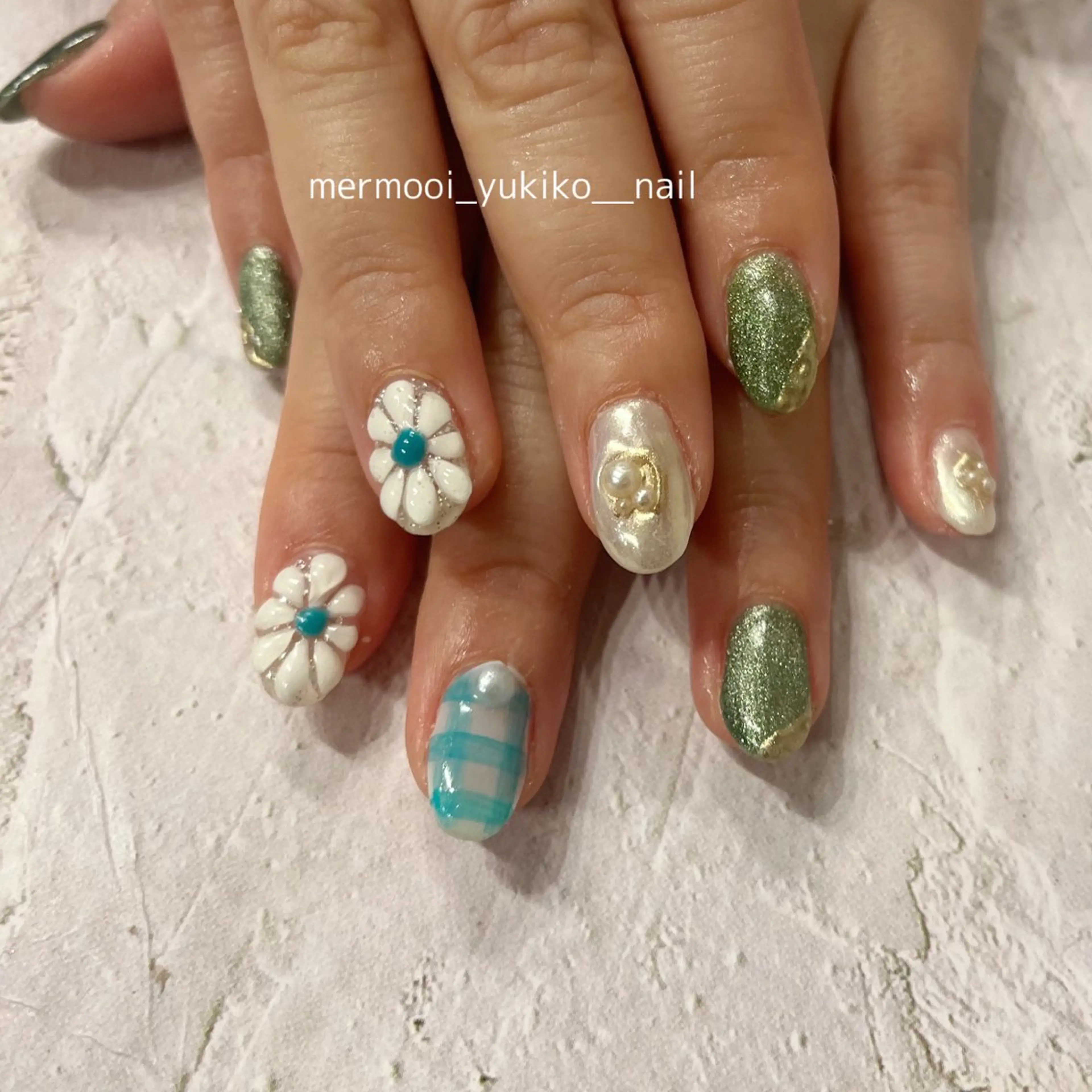 ネイル ジェルネイル グリーン パラジェル ぷっくりネイル スカルプネイル melumooi nailのネイルデザイン