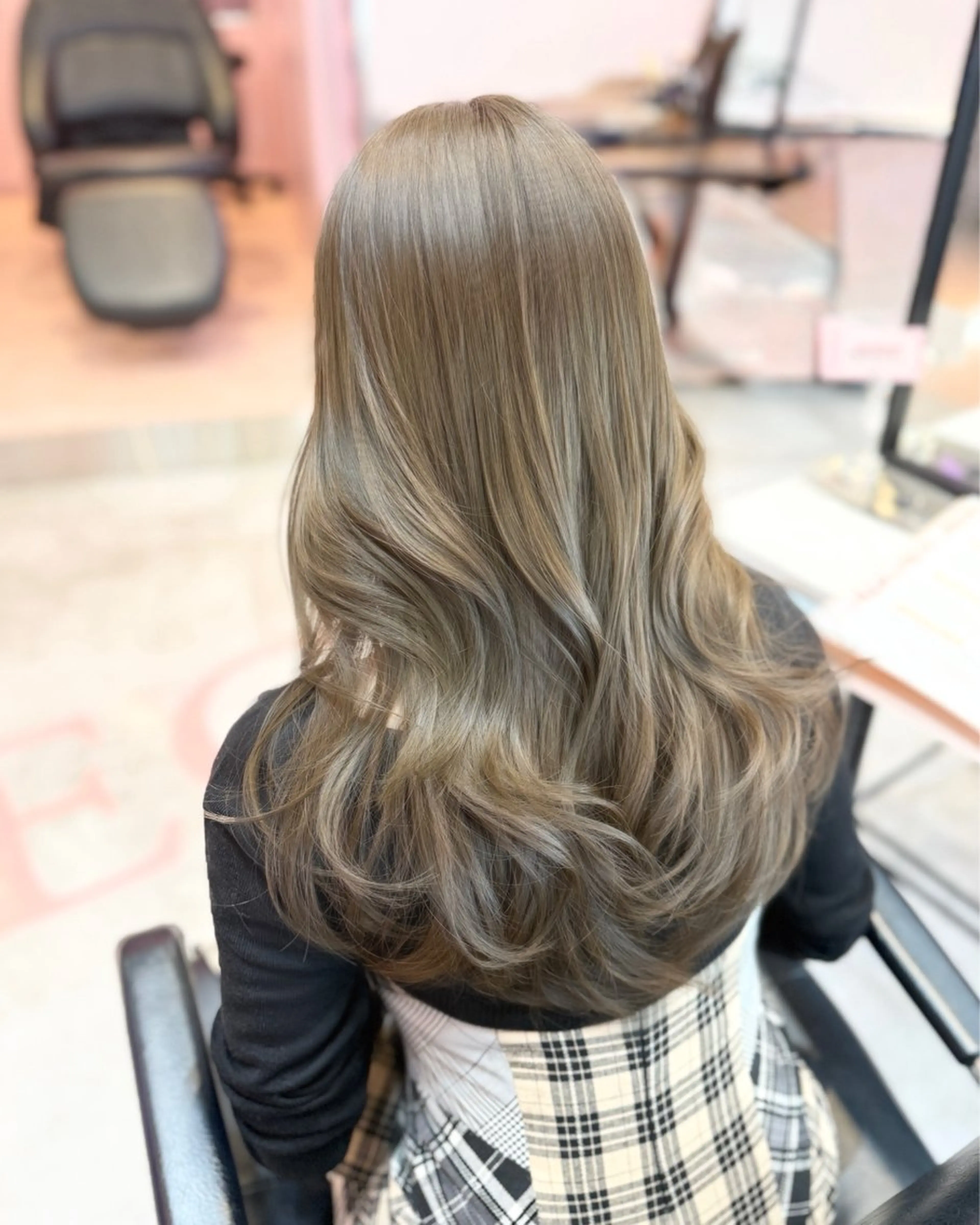 セミロング ヘアカラー 透明感/艶カラー 💘Hanaのヘアスタイル