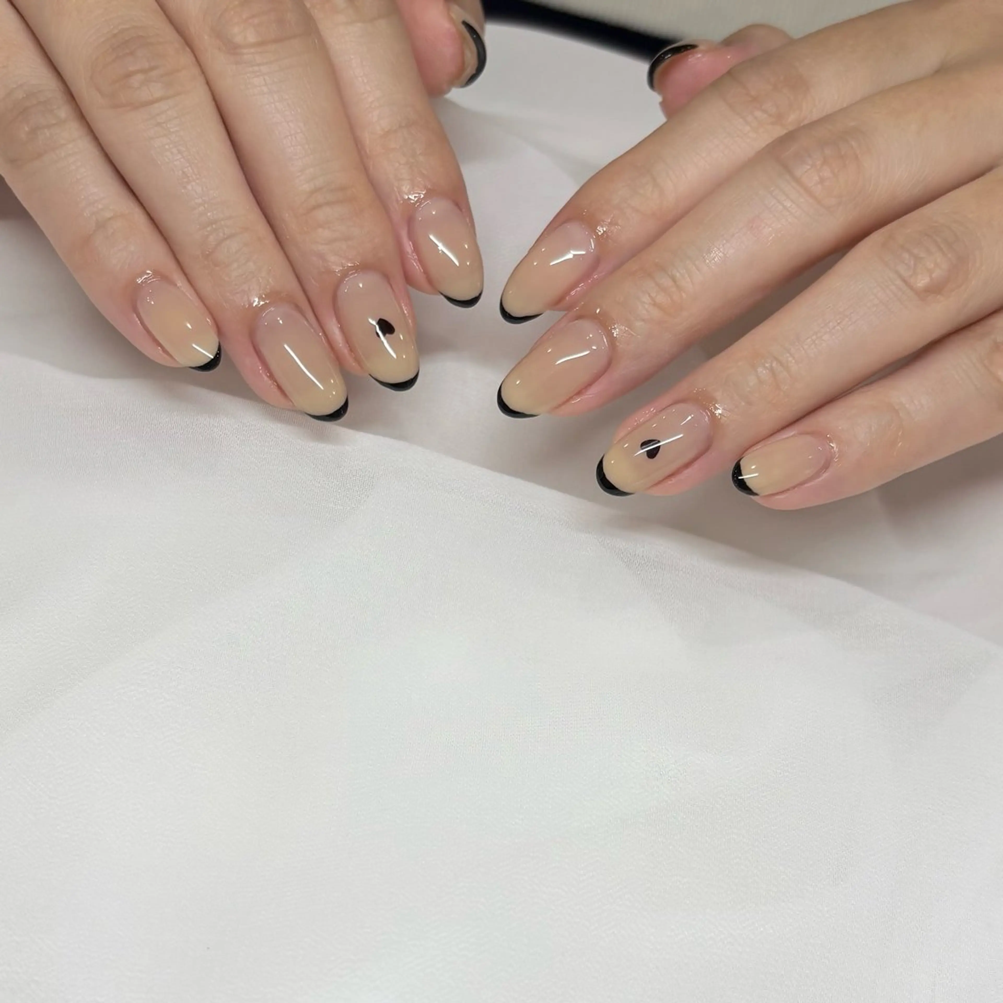 ネイル ハート ホログラムネイル パラジェルサロン 大人女性が通うサロンのネイルデザイン