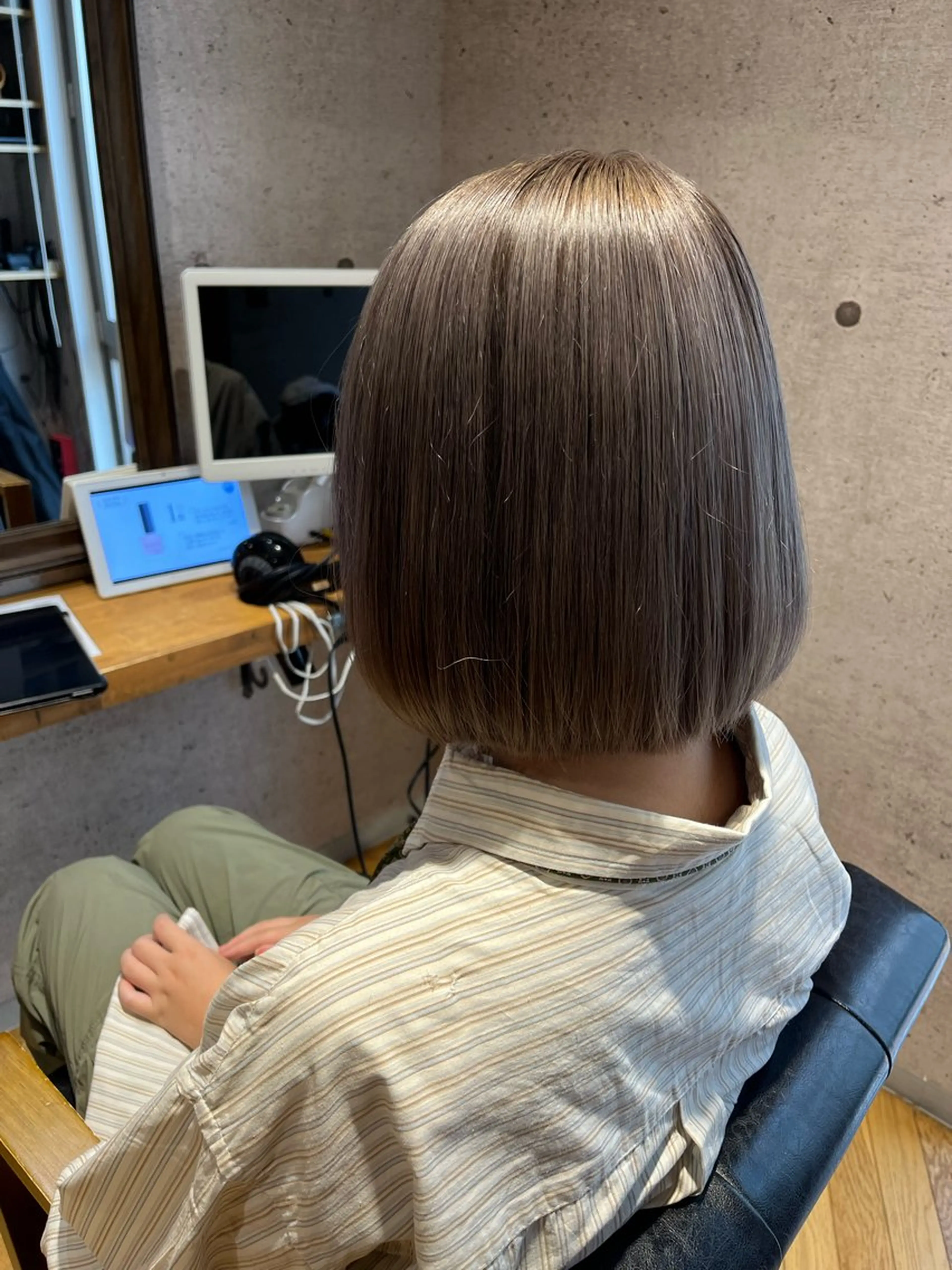 ミディアム カット ヘアカラー rina 🤍のヘアスタイル