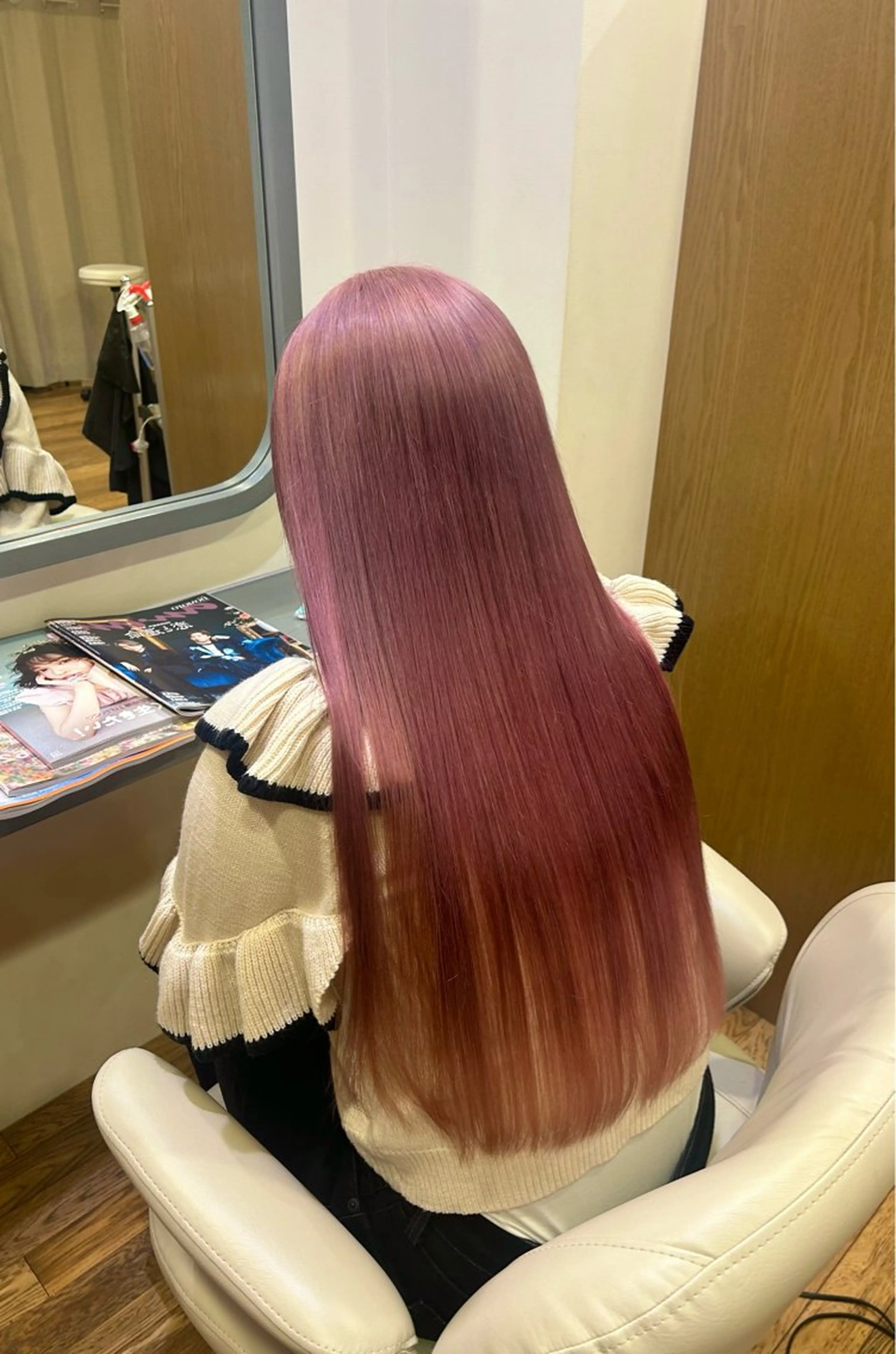 ロング カラー ブリーチ ピンクカラー ヘアカラー 小島 千夏のヘアスタイル