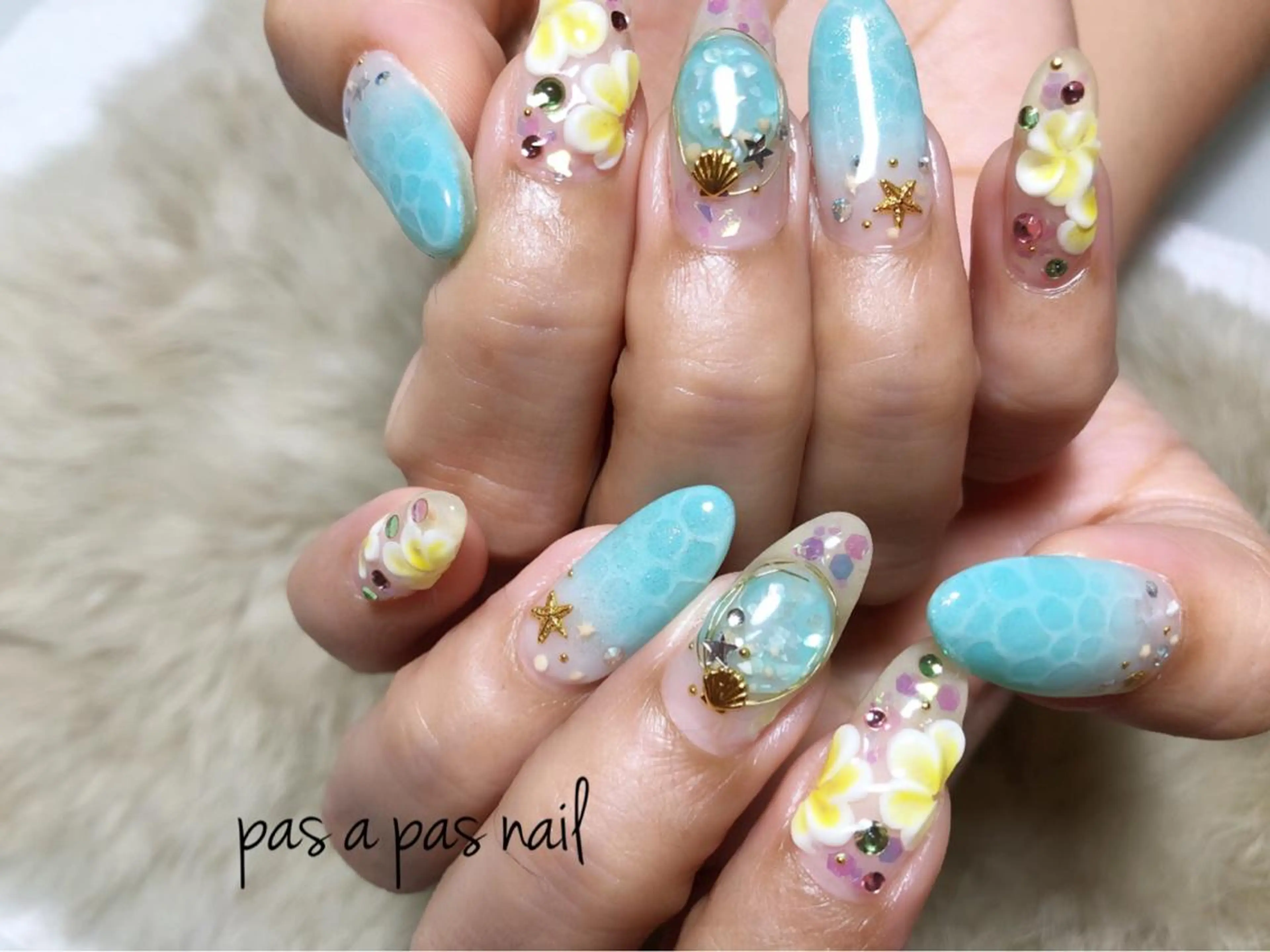 ネイル Yakko pas á pasのネイルデザイン