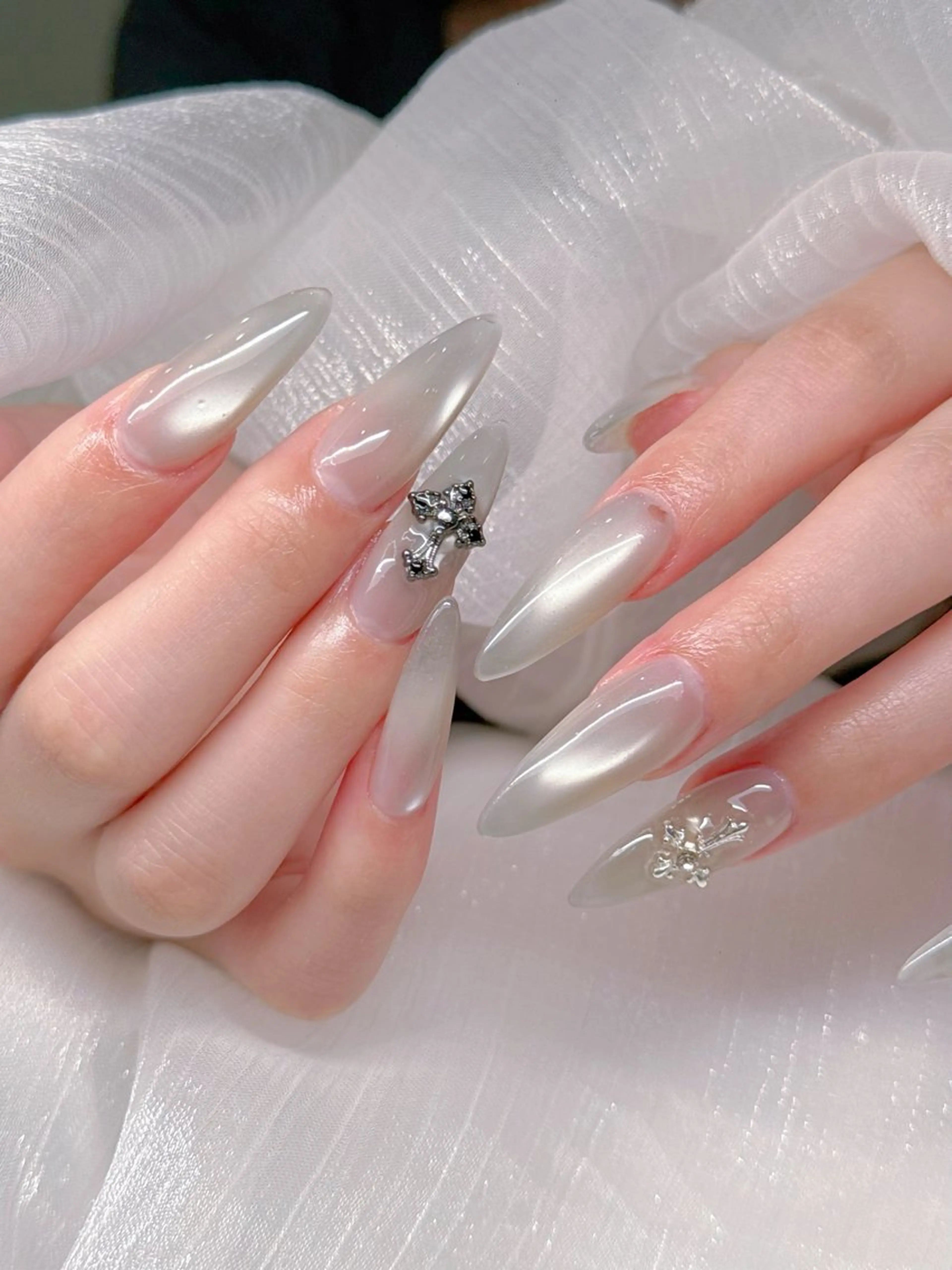 ネイル チークネイル フレンチネイル 韓国ネイル マグネットネイル ミラーネイル ハンドネイル MILO 168 池袋のネイルデザイン