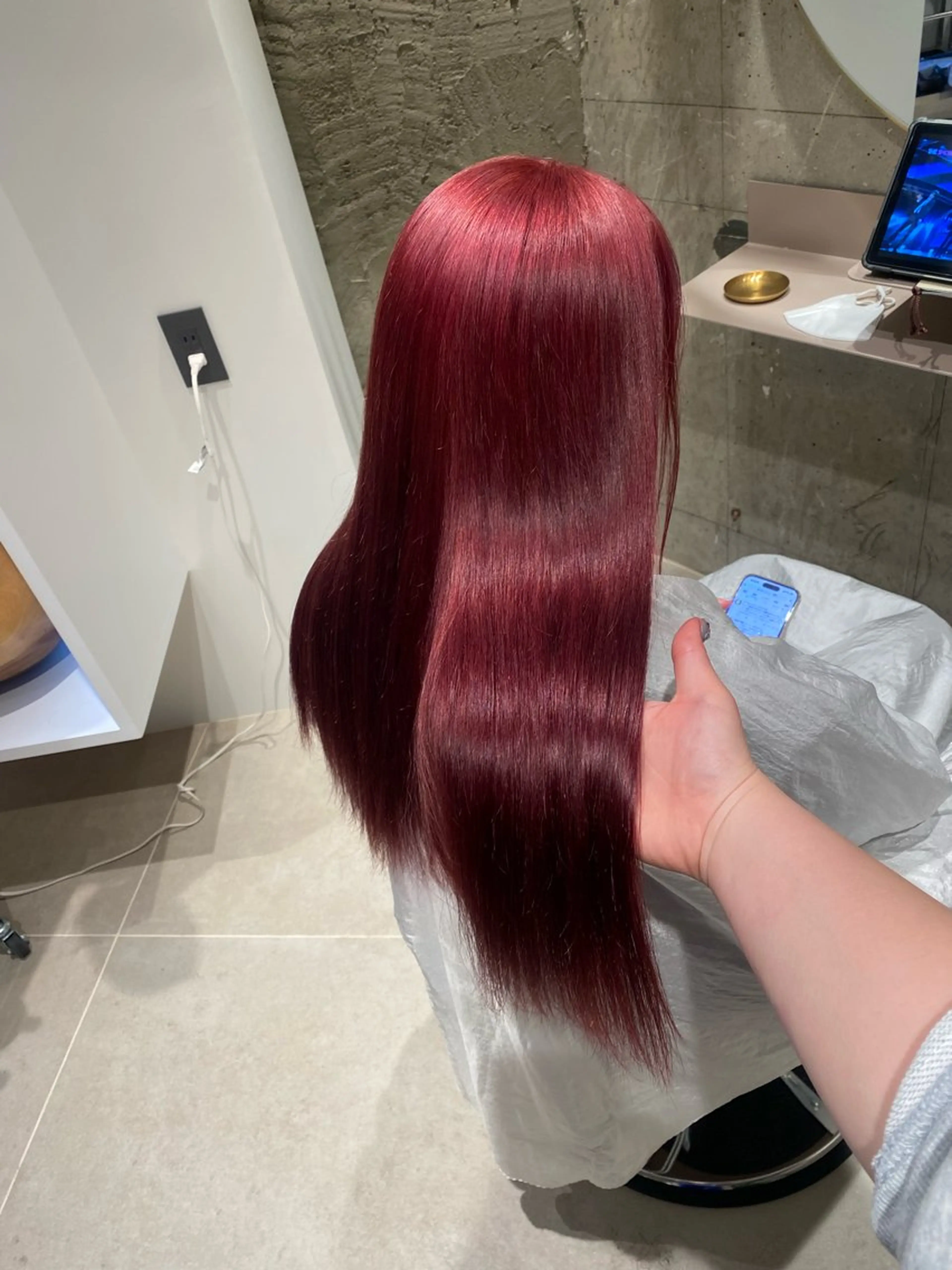 ロング カラー カシス SOLAS 緑地公園店のヘアスタイル