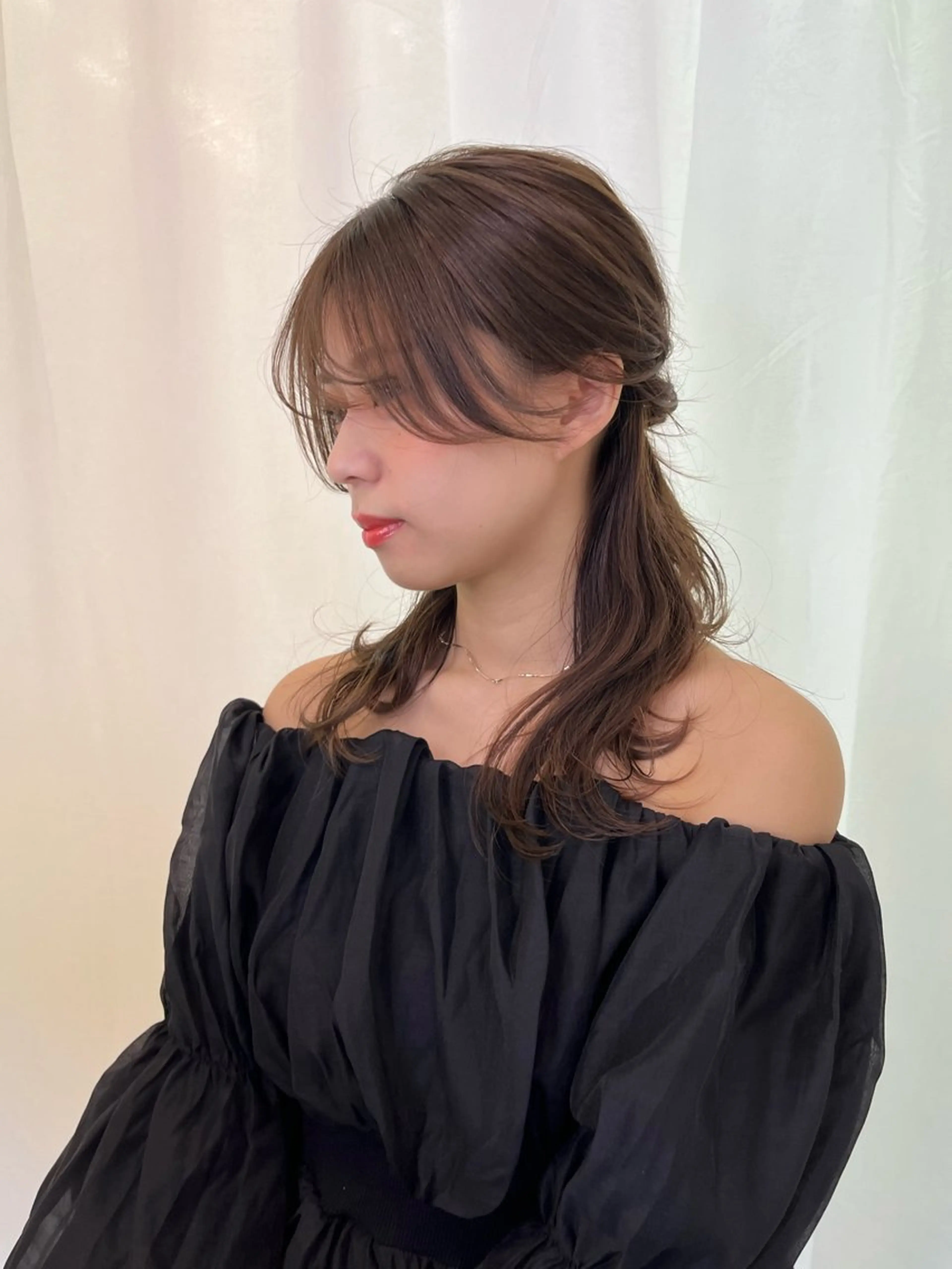 ミディアム ヘアアレンジ ハーフアップ ヘアセット ミルクティーベージュ ブリーチ　店長　清水のヘアスタイル