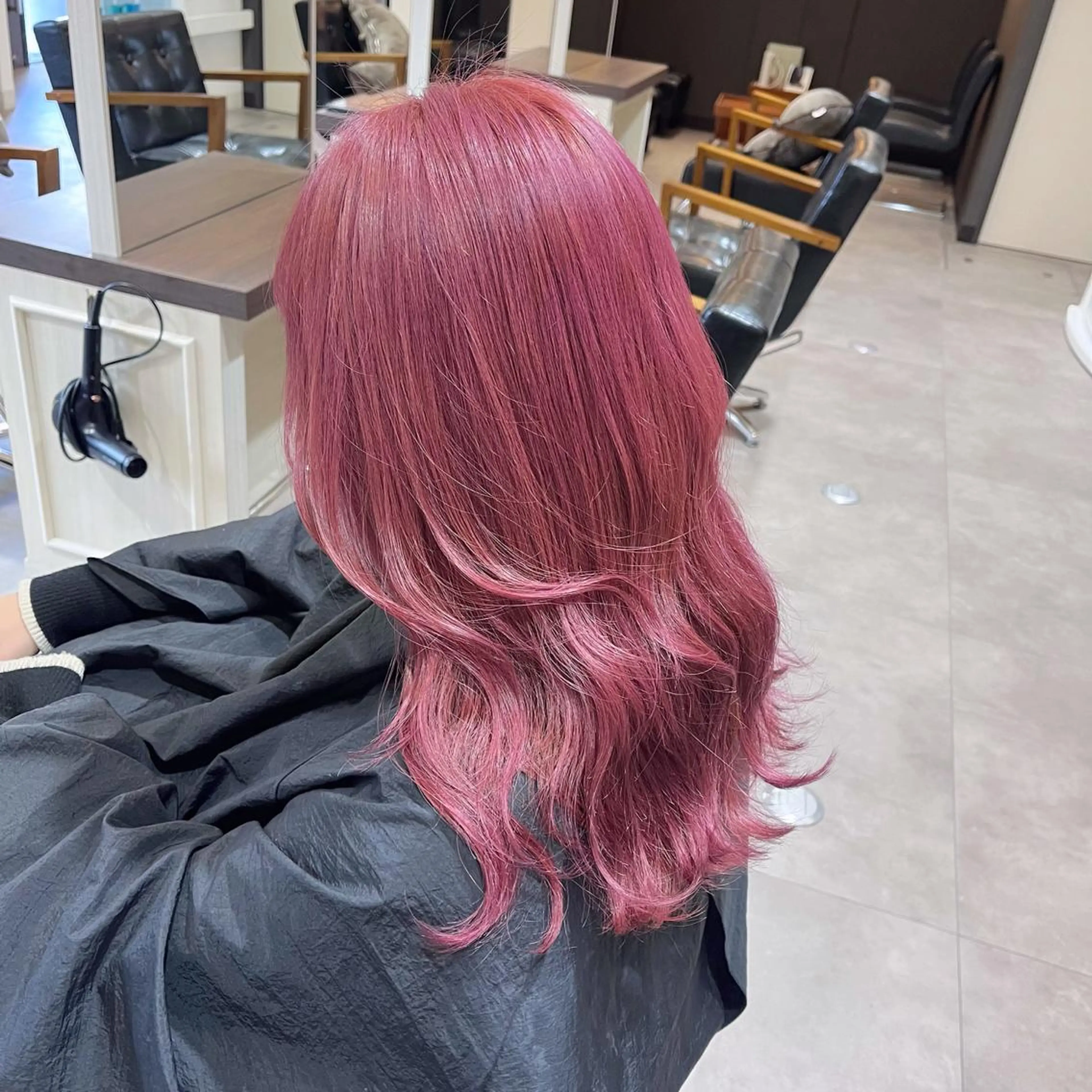 ロング カラー 渡邊 唯のヘアスタイル