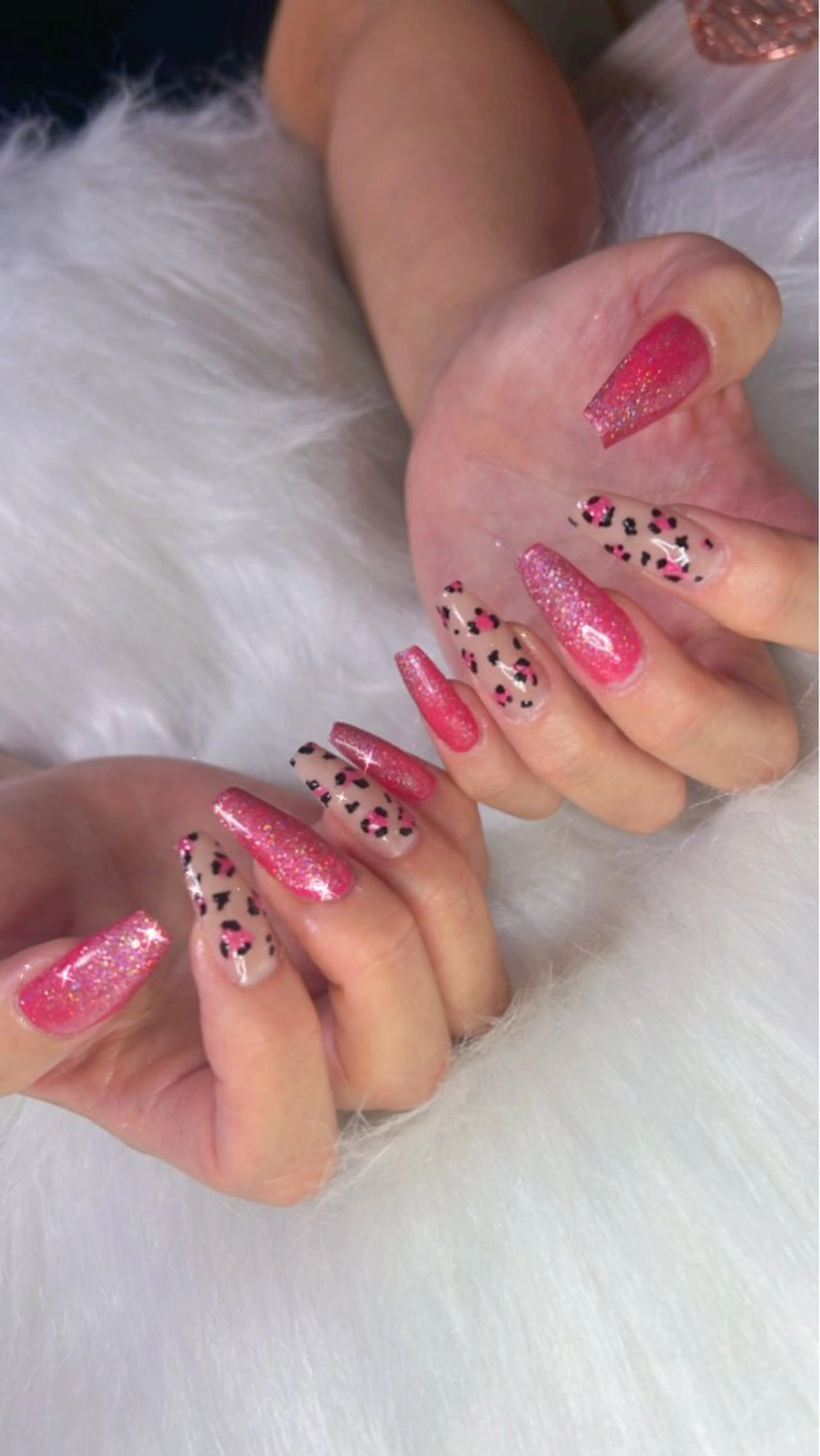 ネイル アニマル柄 ピンク OPHELIA 𓃛のネイルデザイン