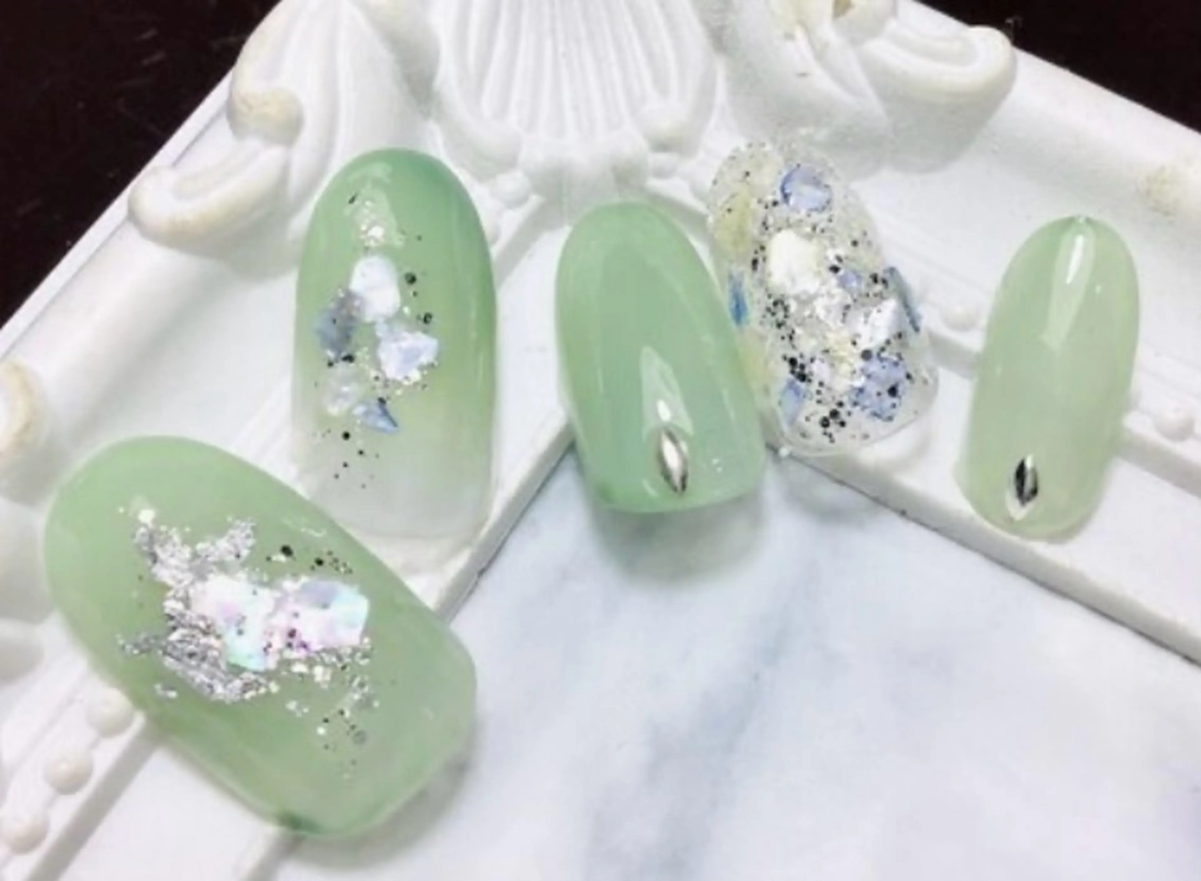 ネイル Nest 岩崎のネイルデザイン