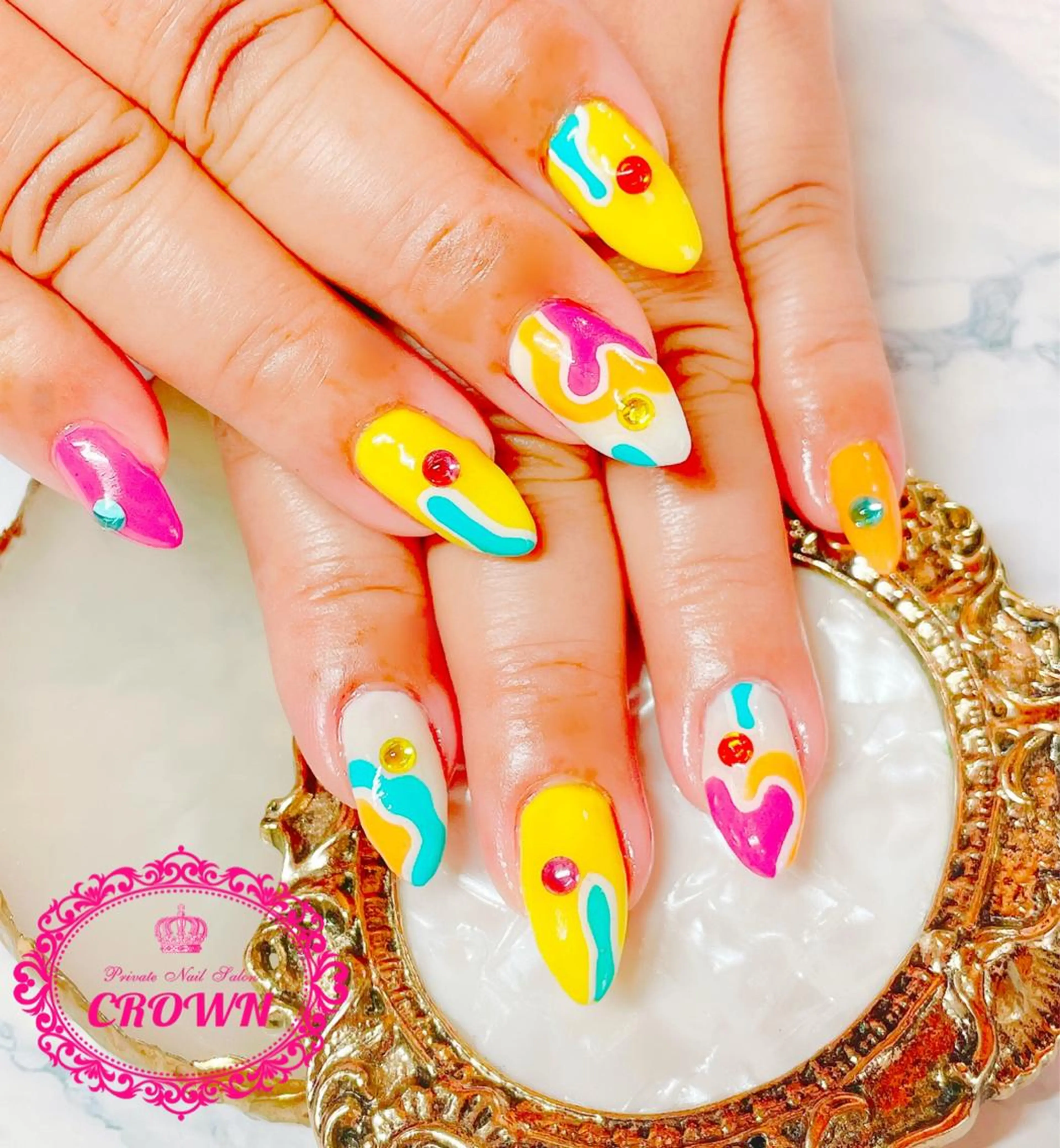 ネイル CROWN プライベートサロンのネイルデザイン