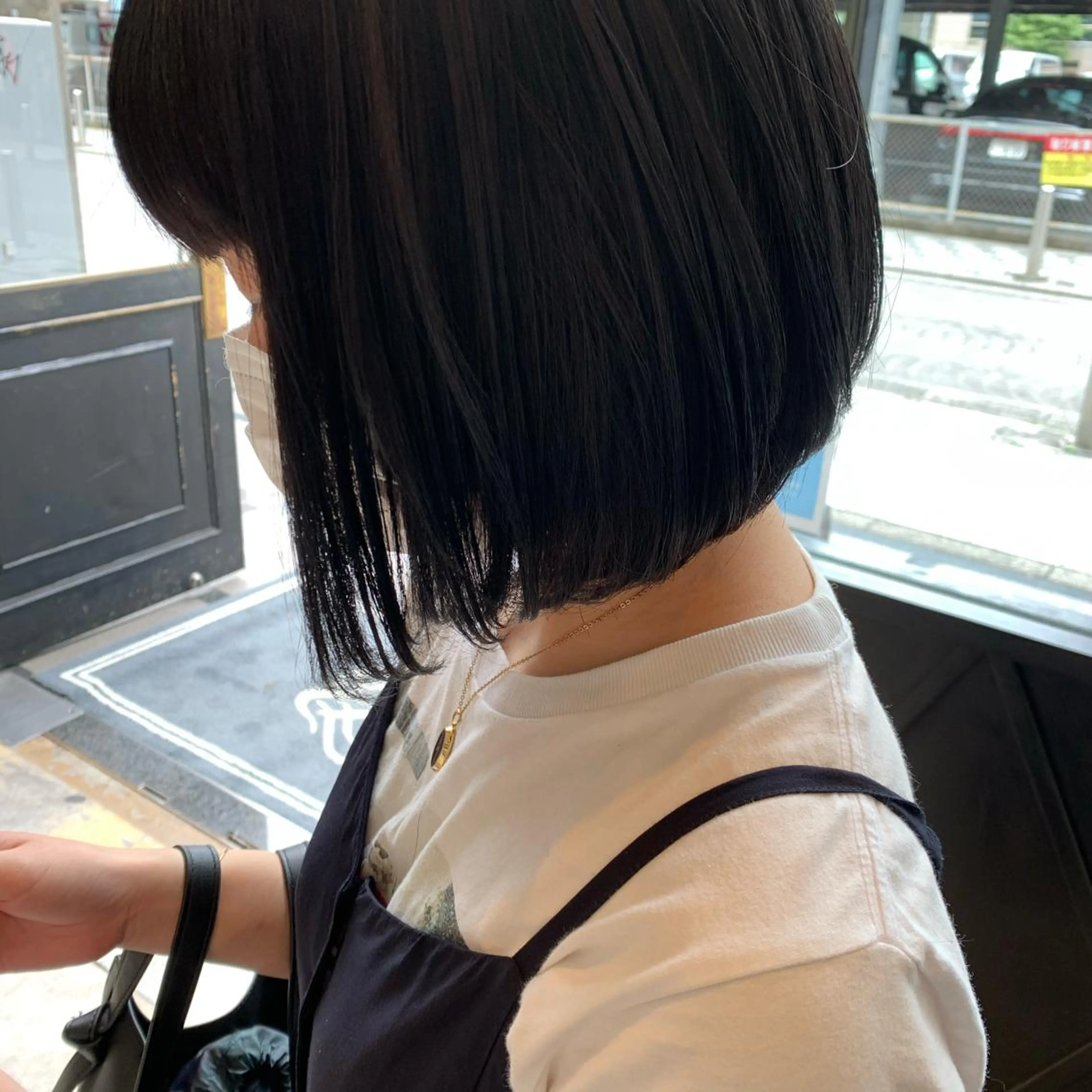 ショート カラー SAKINO． ベージュカラーのヘアスタイル