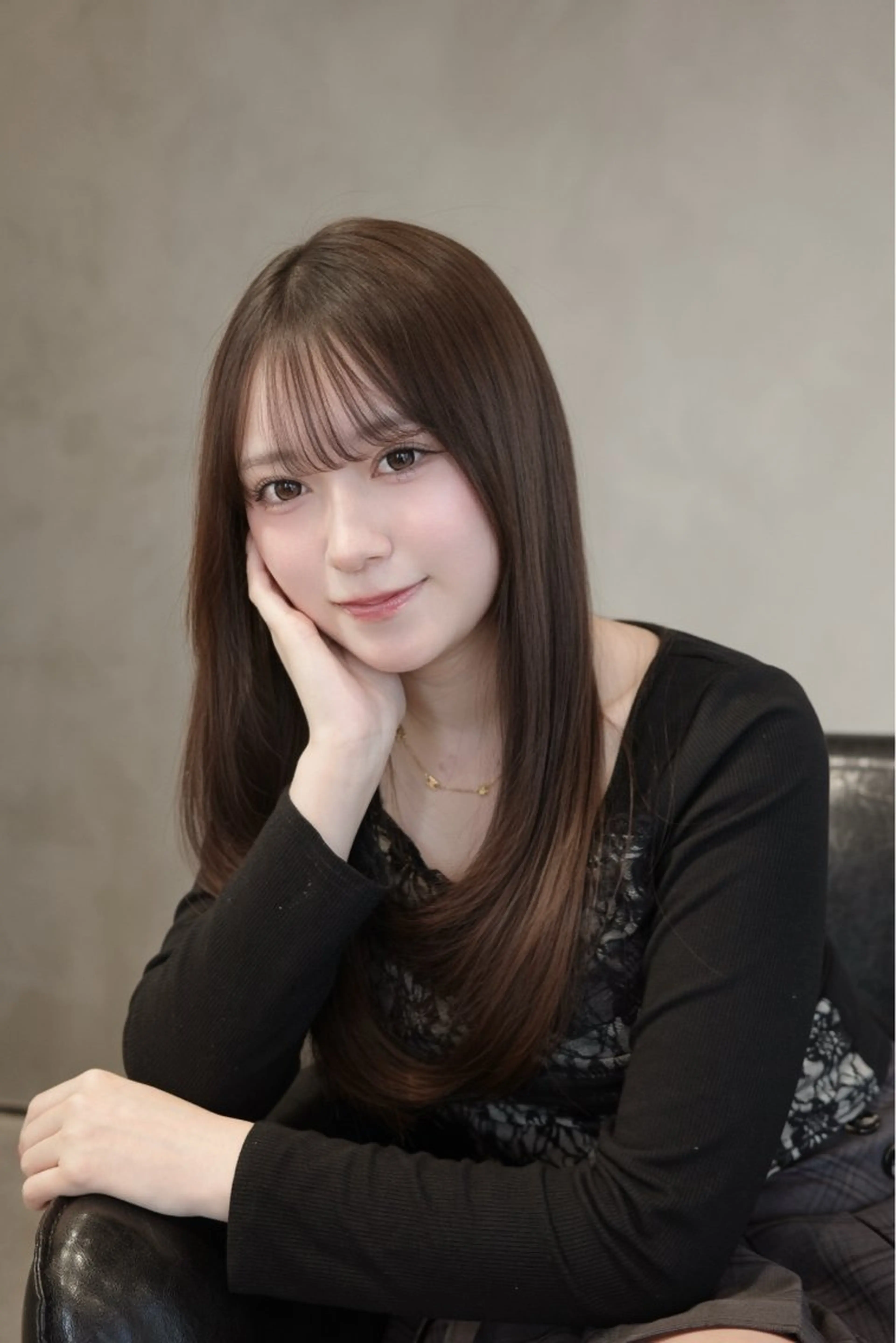 セミロング 髪質改善 レイヤーカット 似合わせカット 美顔形成｜酒井 ｜青山のヘアスタイル