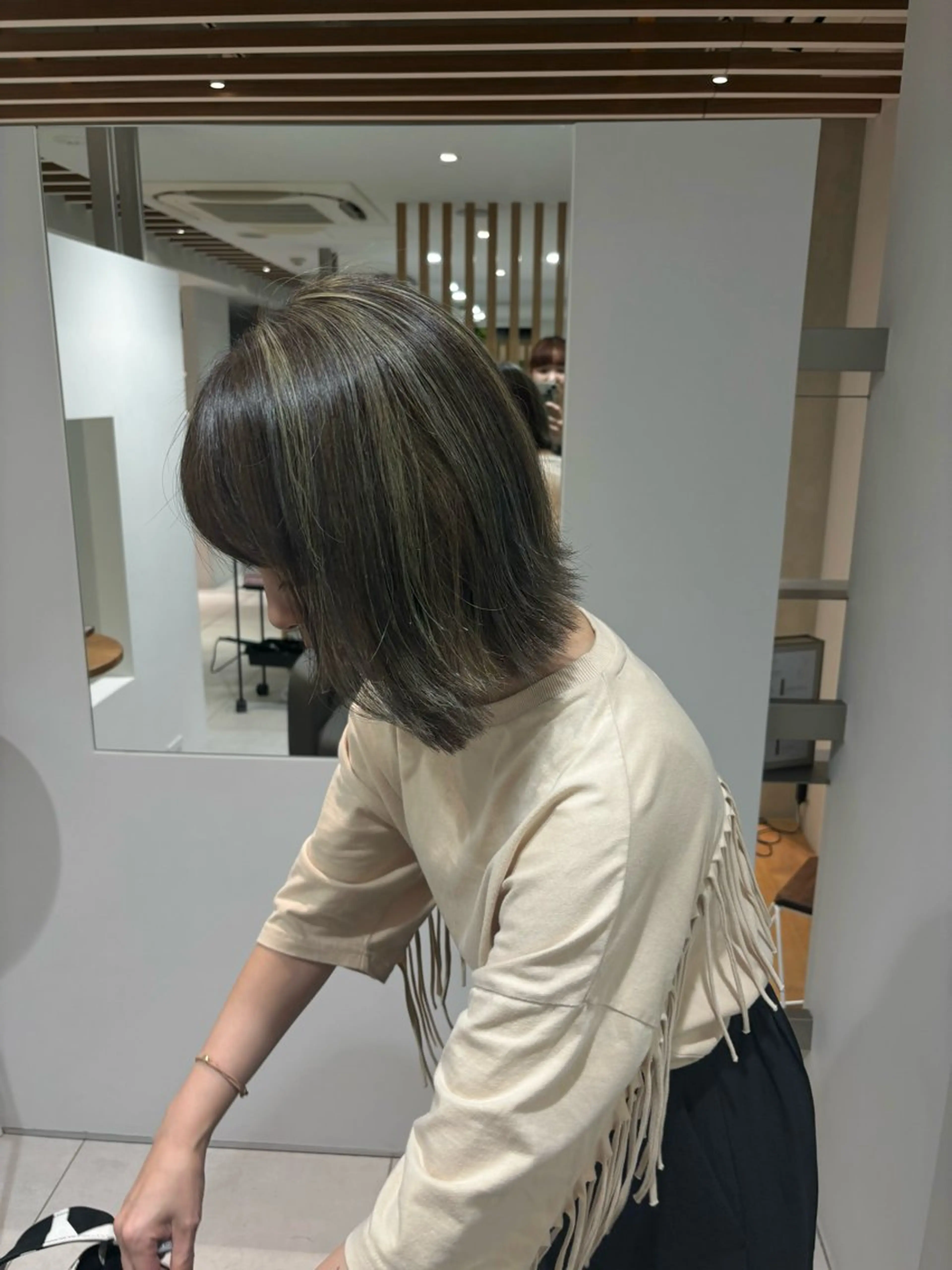 ミディアム 白土 さくらのヘアスタイル