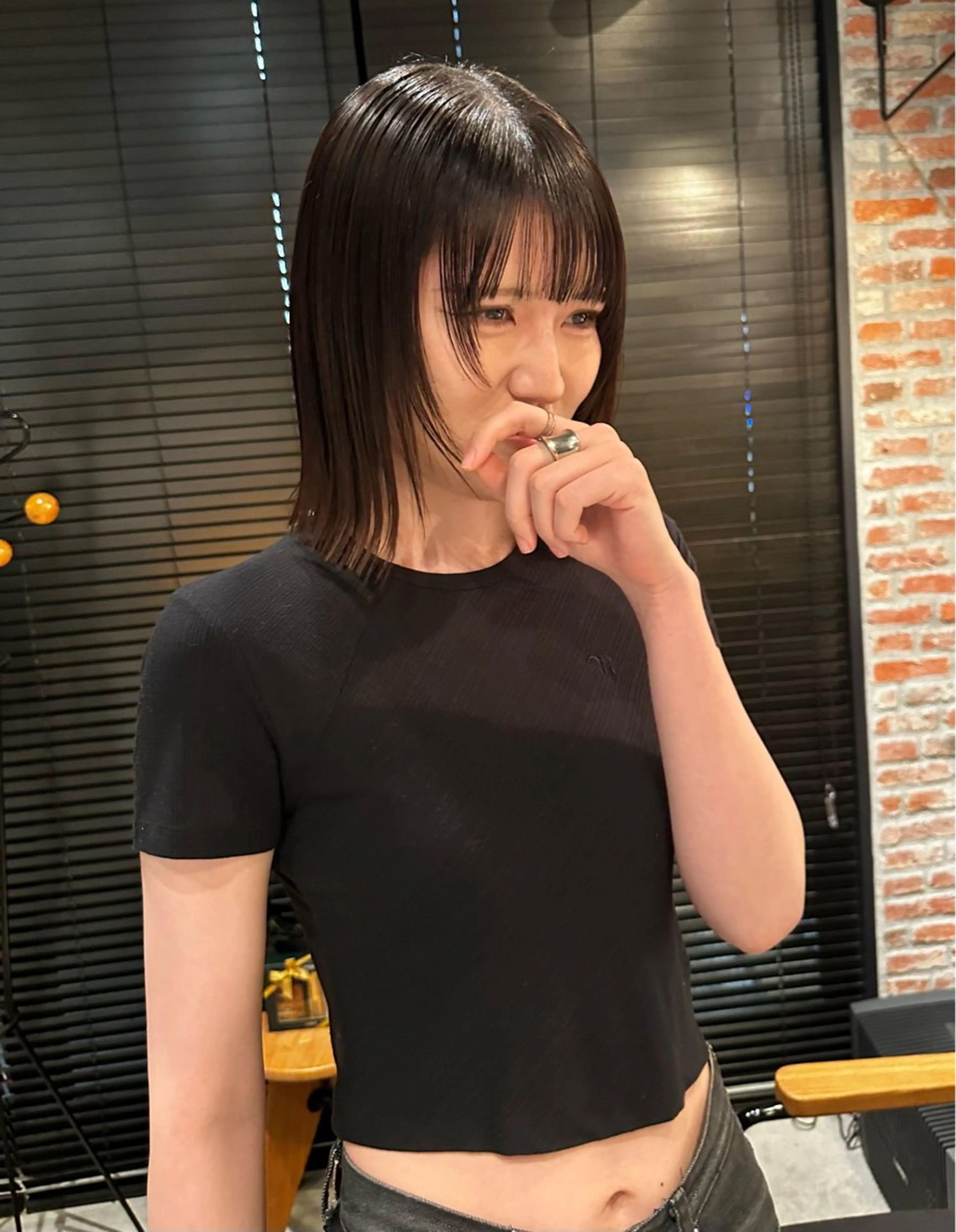 ミディアム 切りっぱなしボブ ボブ 顔まわりレイヤー 顔周りカット レイヤーカット 藤田 明輝のヘアスタイル