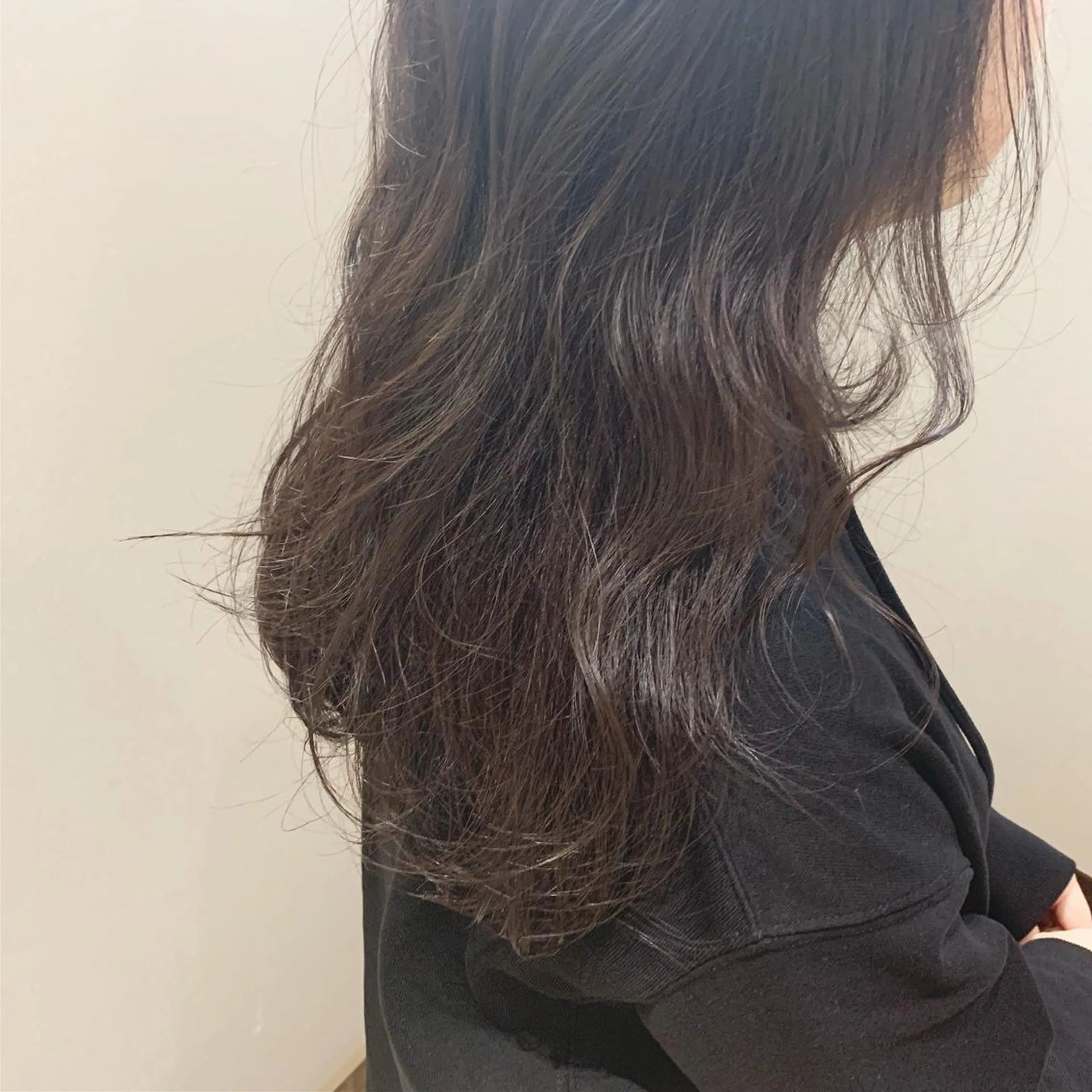 ロング カラー 【Uneユヌ】菊地 春那のヘアスタイル