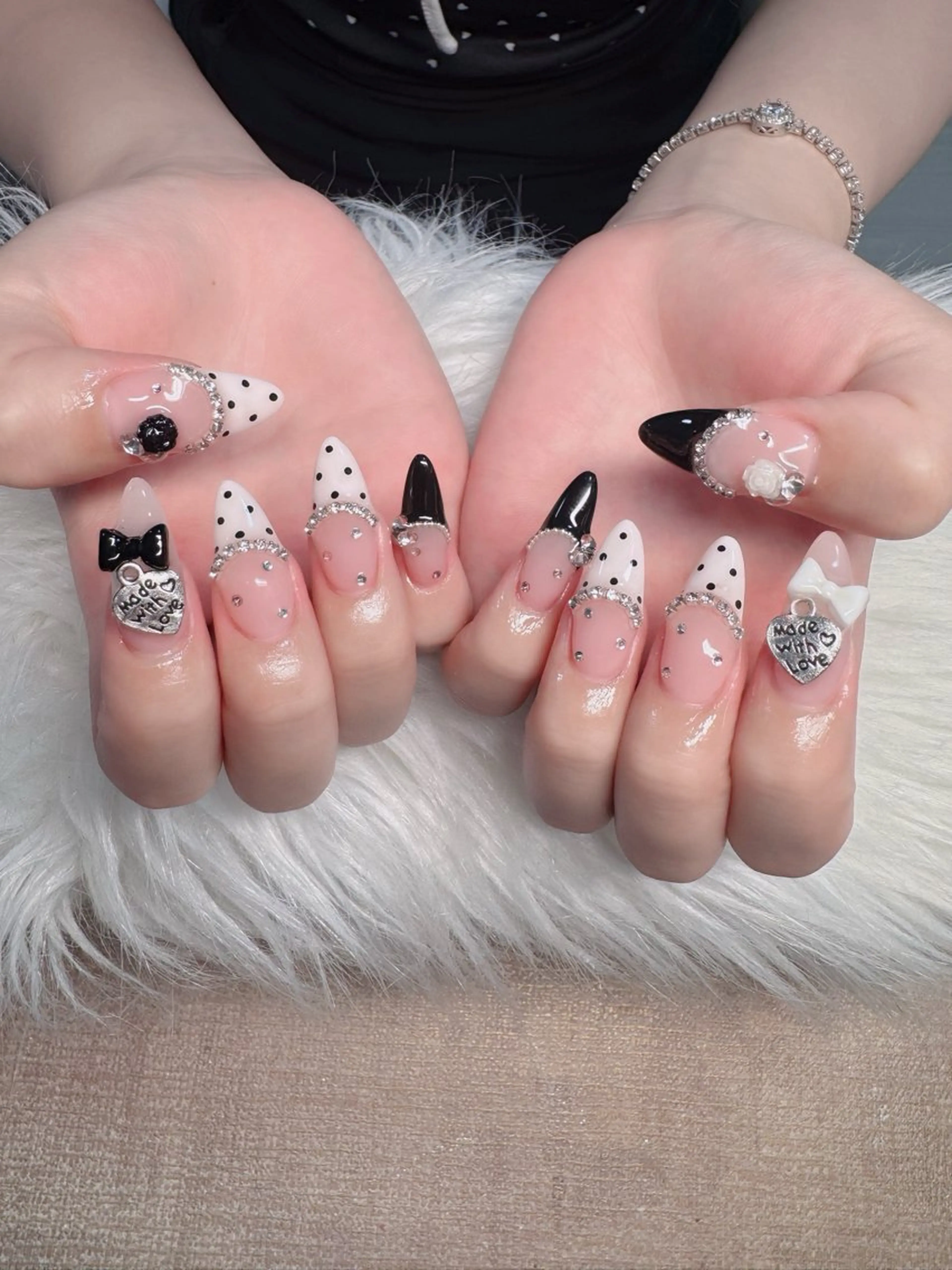 ネイル フレンチネイル ジェルネイル ガラスフレンチ ハロウィン ハート H.baby Nail Salonのネイルデザイン