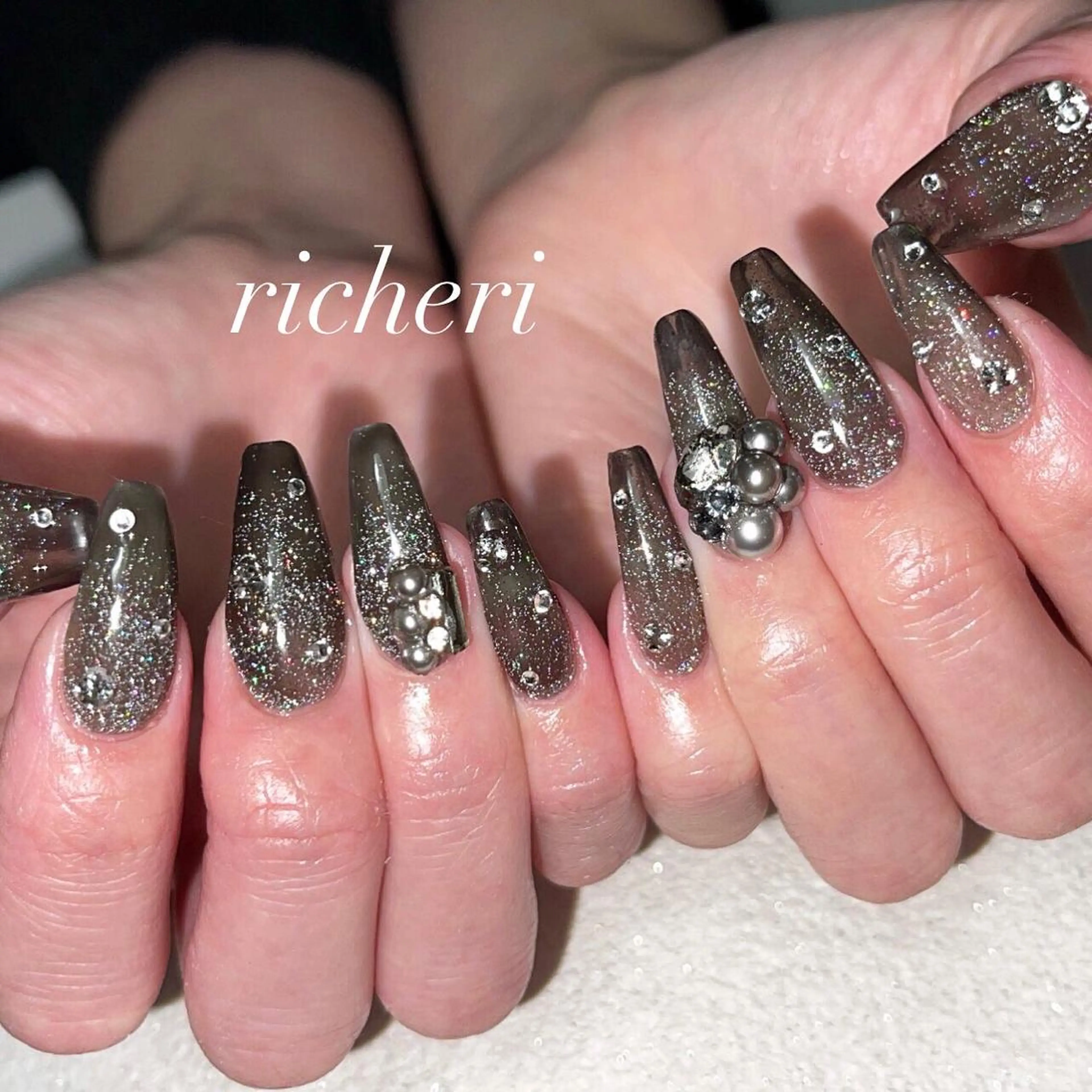 ミディアム ネイル 韓国風ヘア アートネイル フラッシュネイル フレンチネイル ジェルネイル richeri beautyのエステ・リラクイメージ