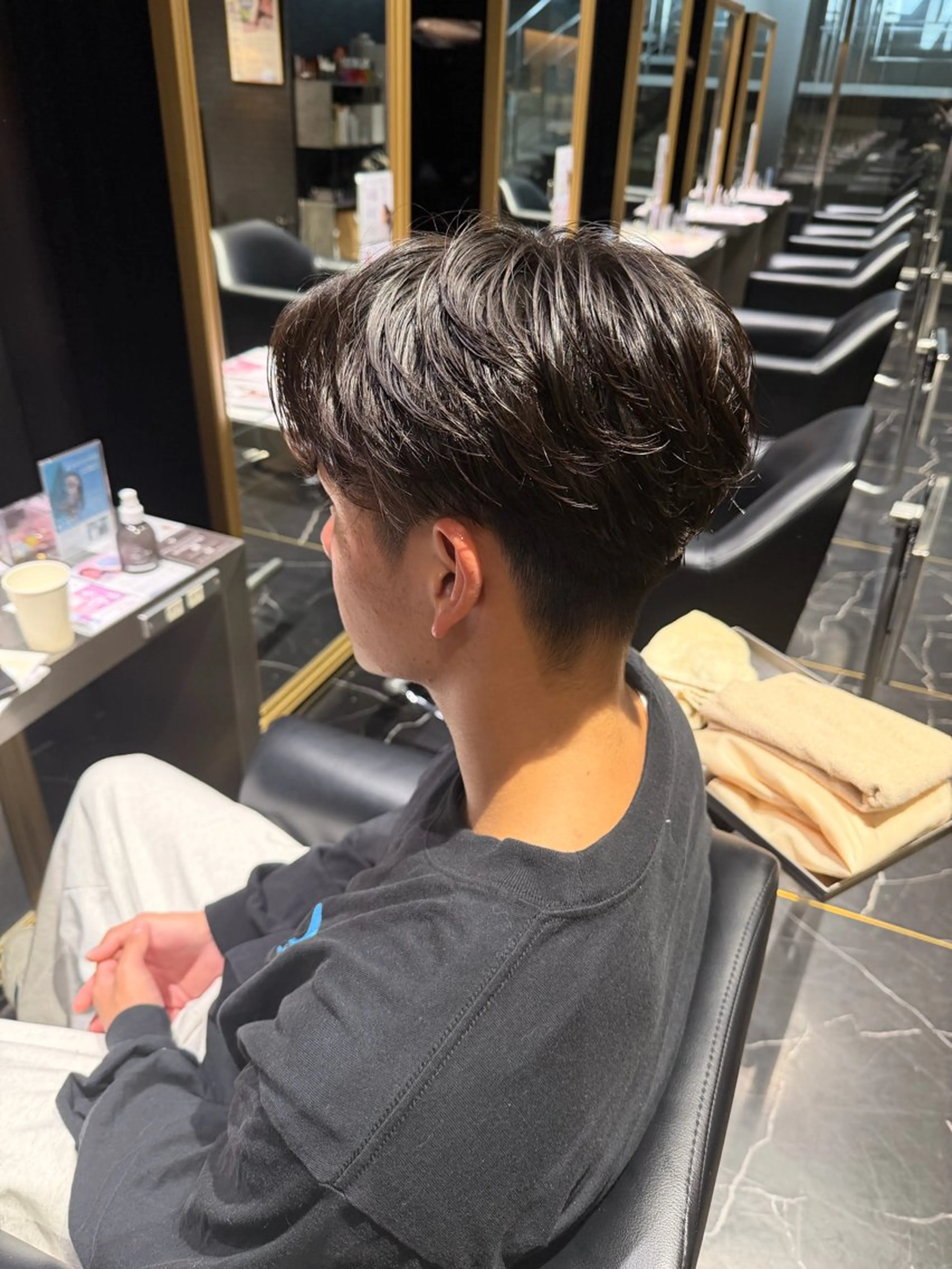 パーマ メンズ センターパート フェザーパーマ メンズパーマ カット パーマ 佐々木やすは/ レディースモデル募集のヘアスタイル
